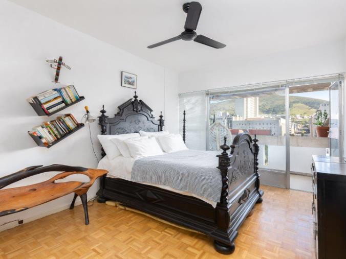 Collector's pad with great city & mountain views in Ward 115, Cape Town