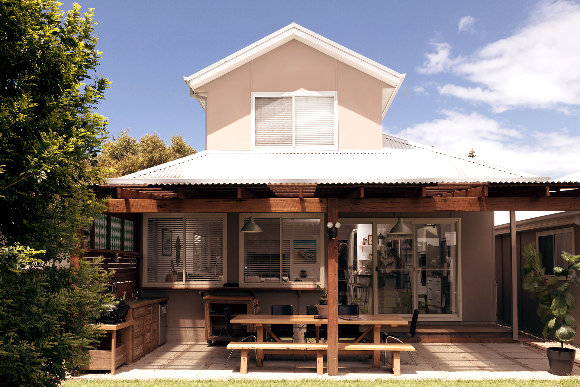 @renniesbeachhouse ♡ midday checkout Sunday ♡