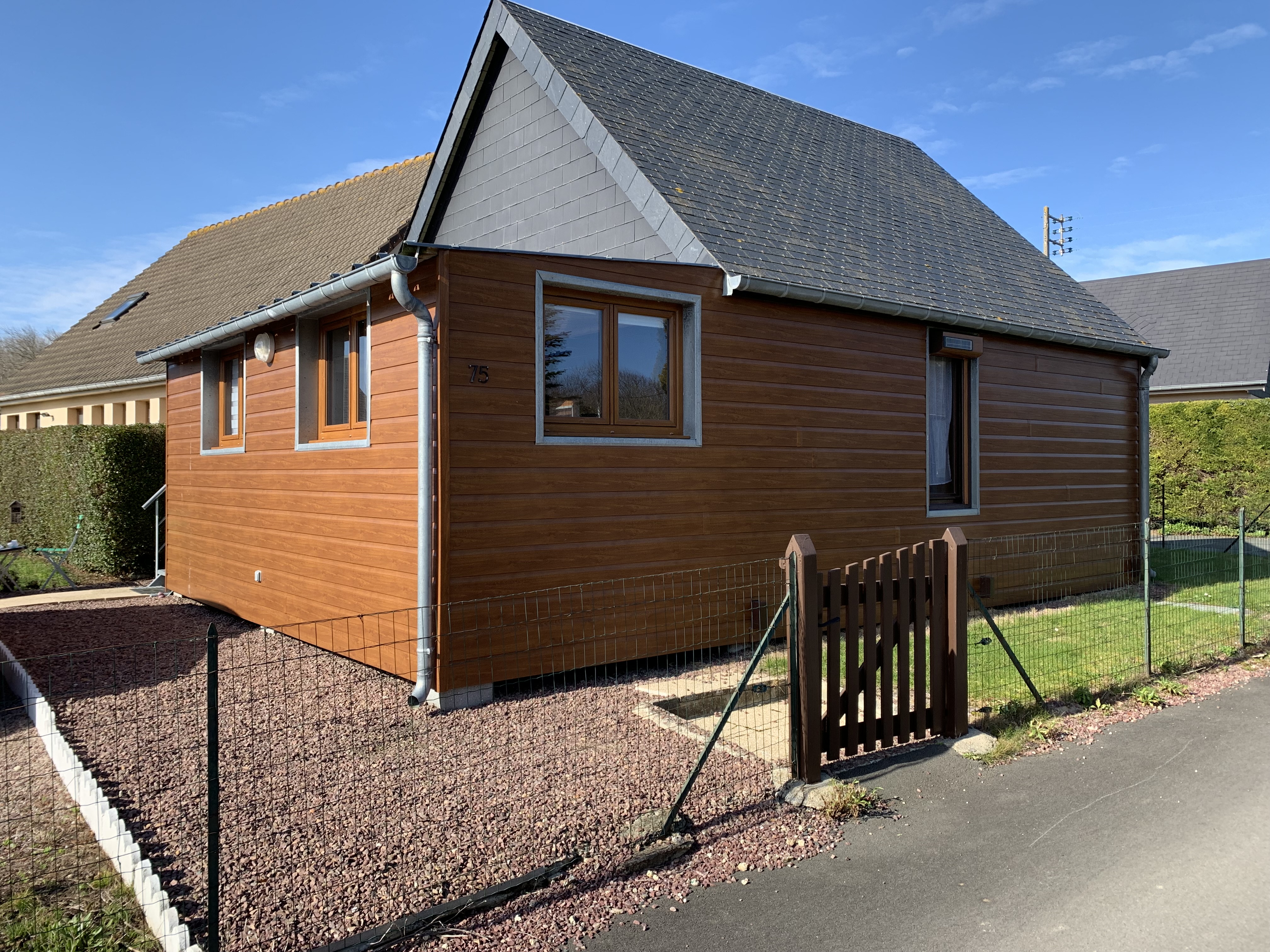 Warm chalet 200m from the sea