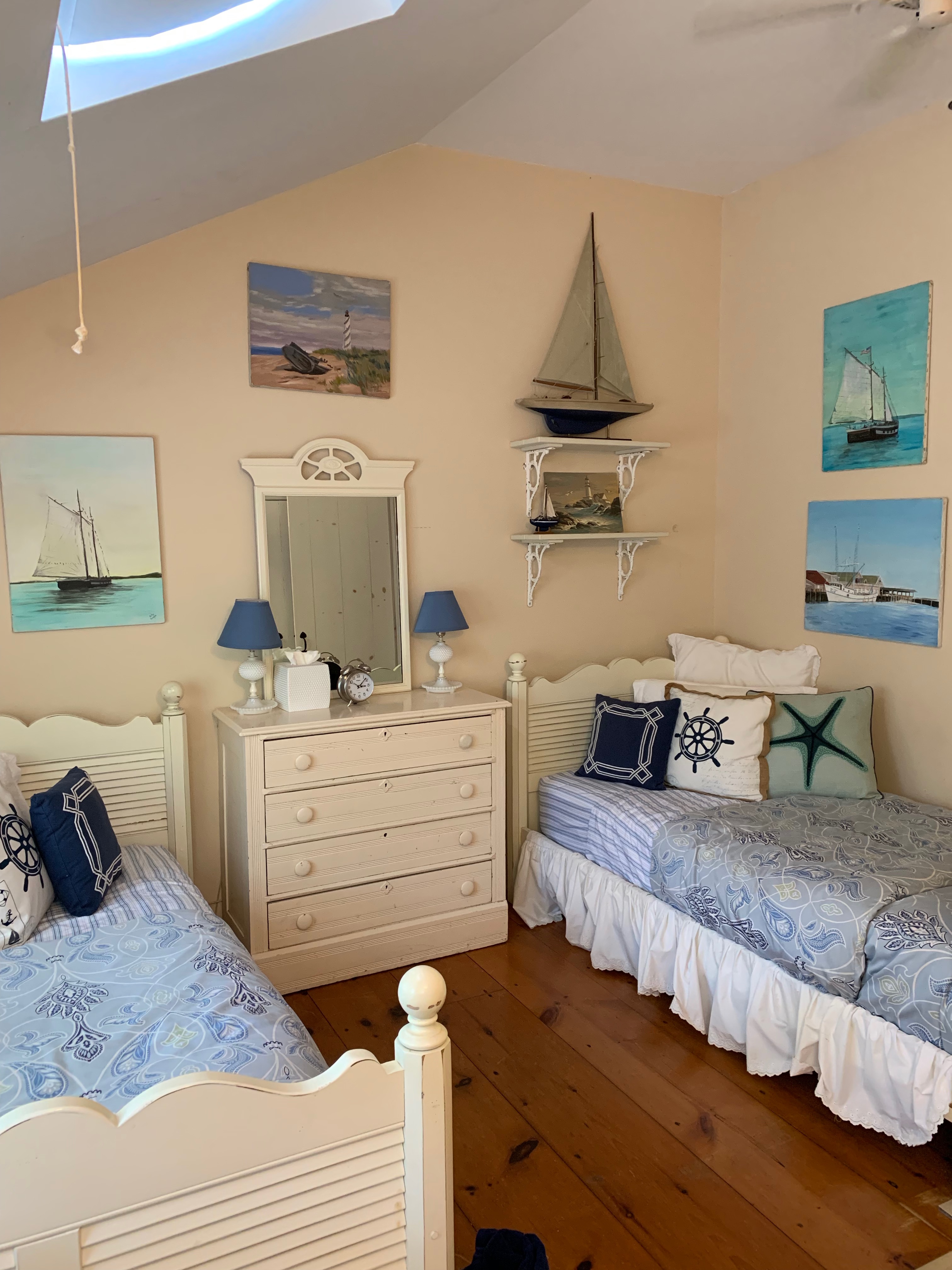 Historic Scheffer Cottage 1 Block to Private Beach