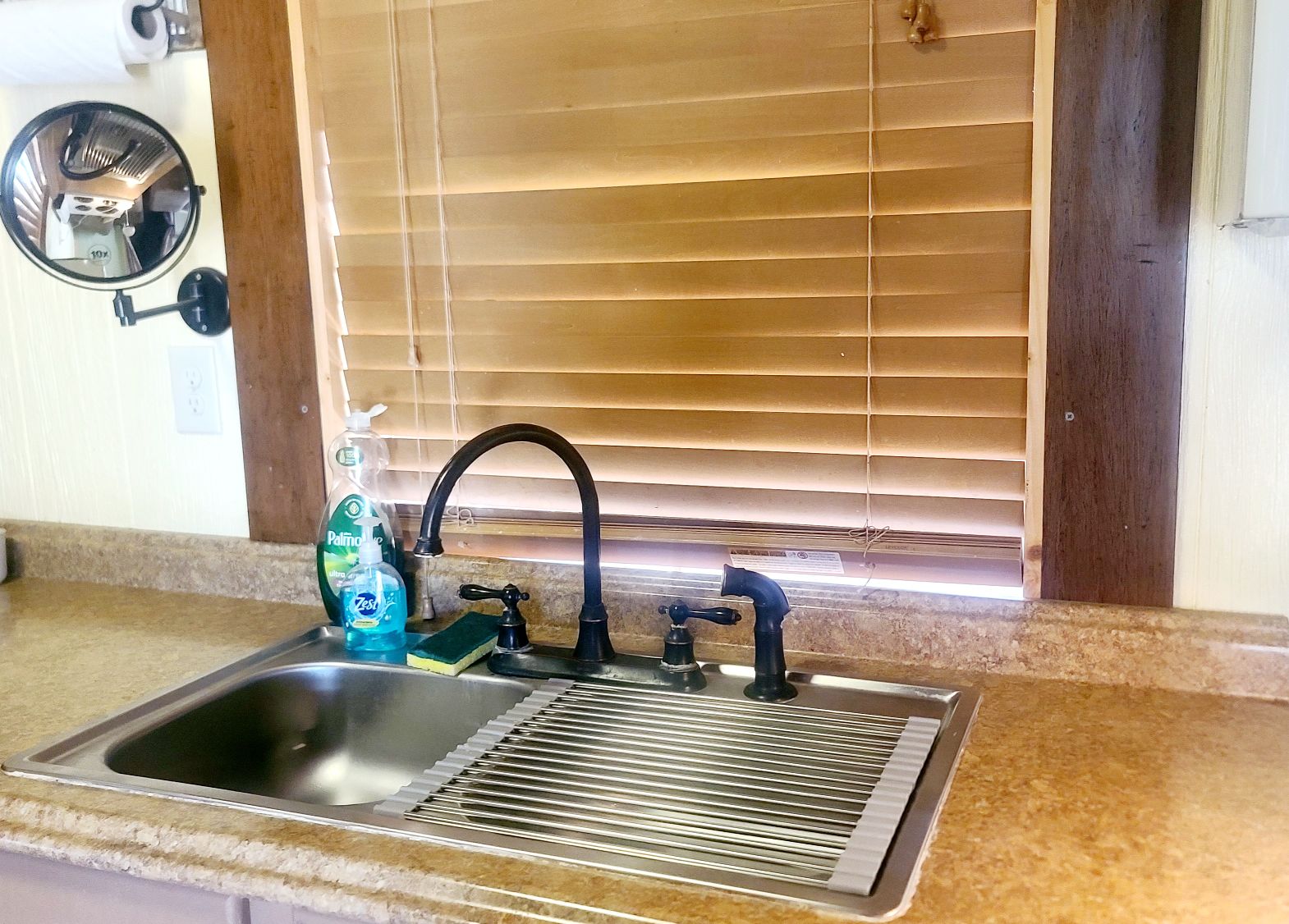 Cabane rustique avec cuisine intérieure et extérieure - Places de camping à  louer à Eagle Pass, Texas, États-Unis - Airbnb