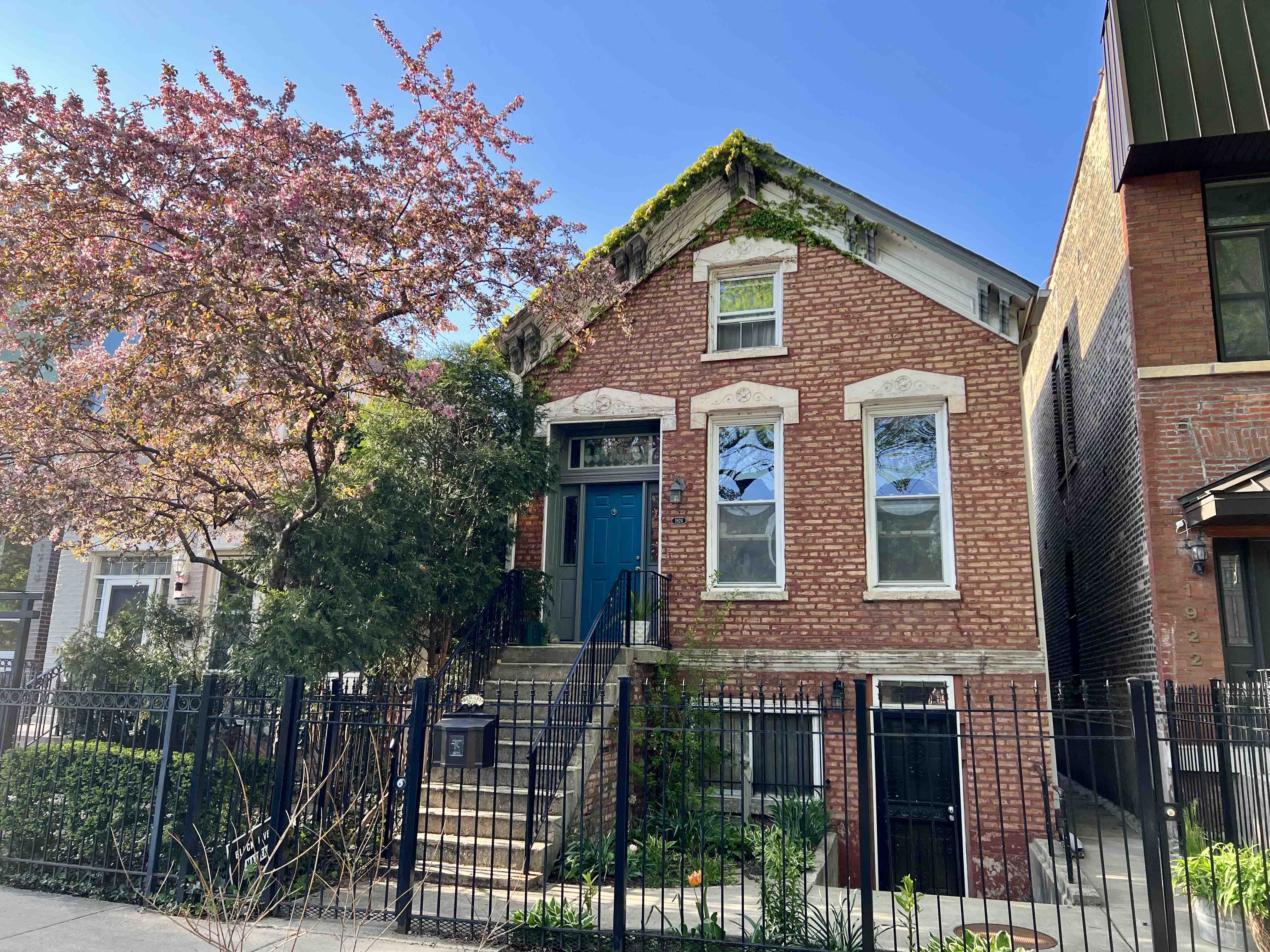 Apartment in Arty Historic West Town Home in West Town, Chicago