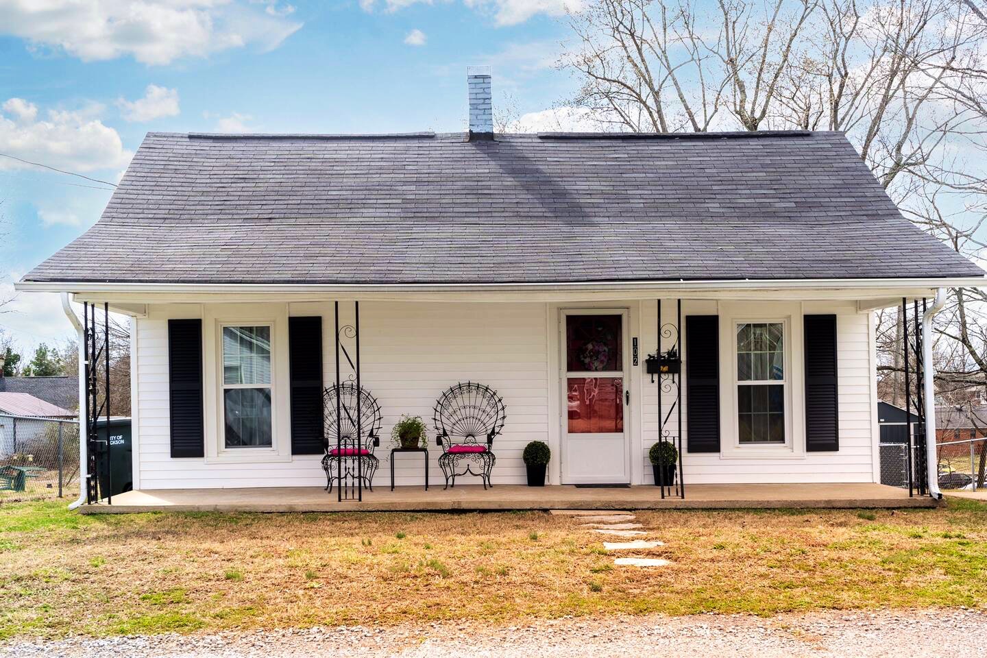 Anna M’s Cottage steps from downtown Dickson, TN.