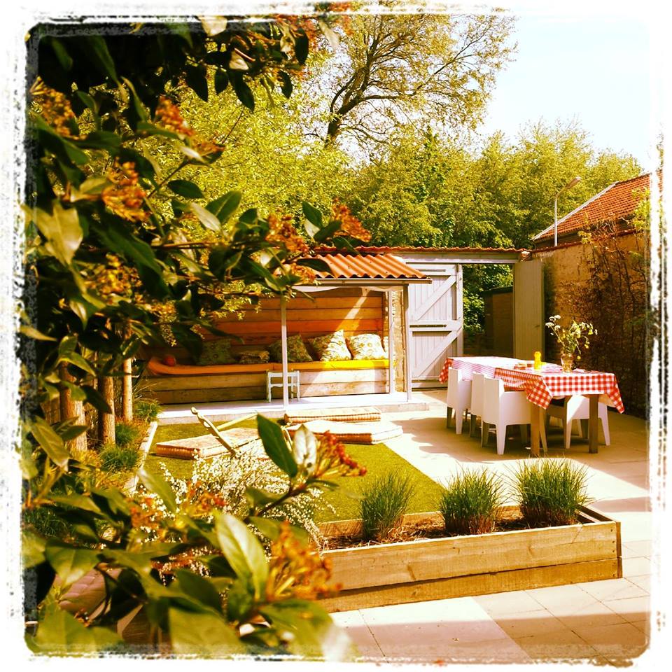 Lovely house with garden bordering dunes & beach