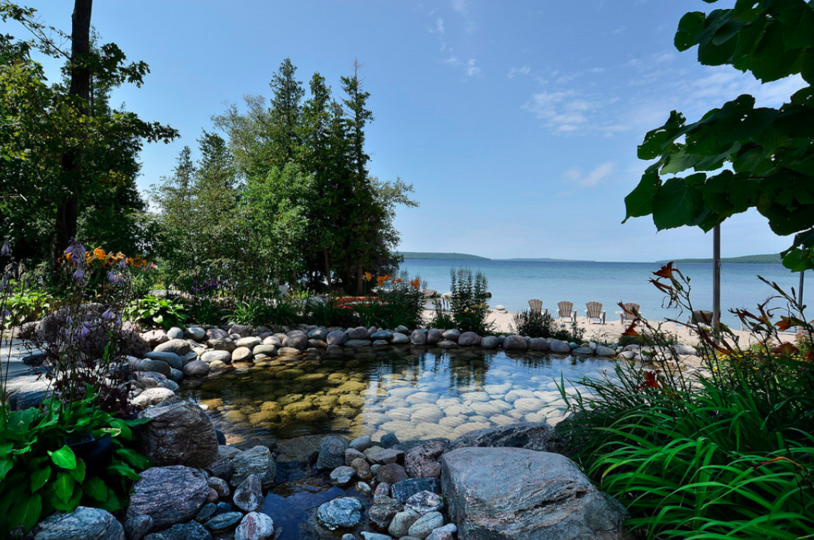 The Great Lodge on Bay Cottages for Rent in Tiny, Ontario