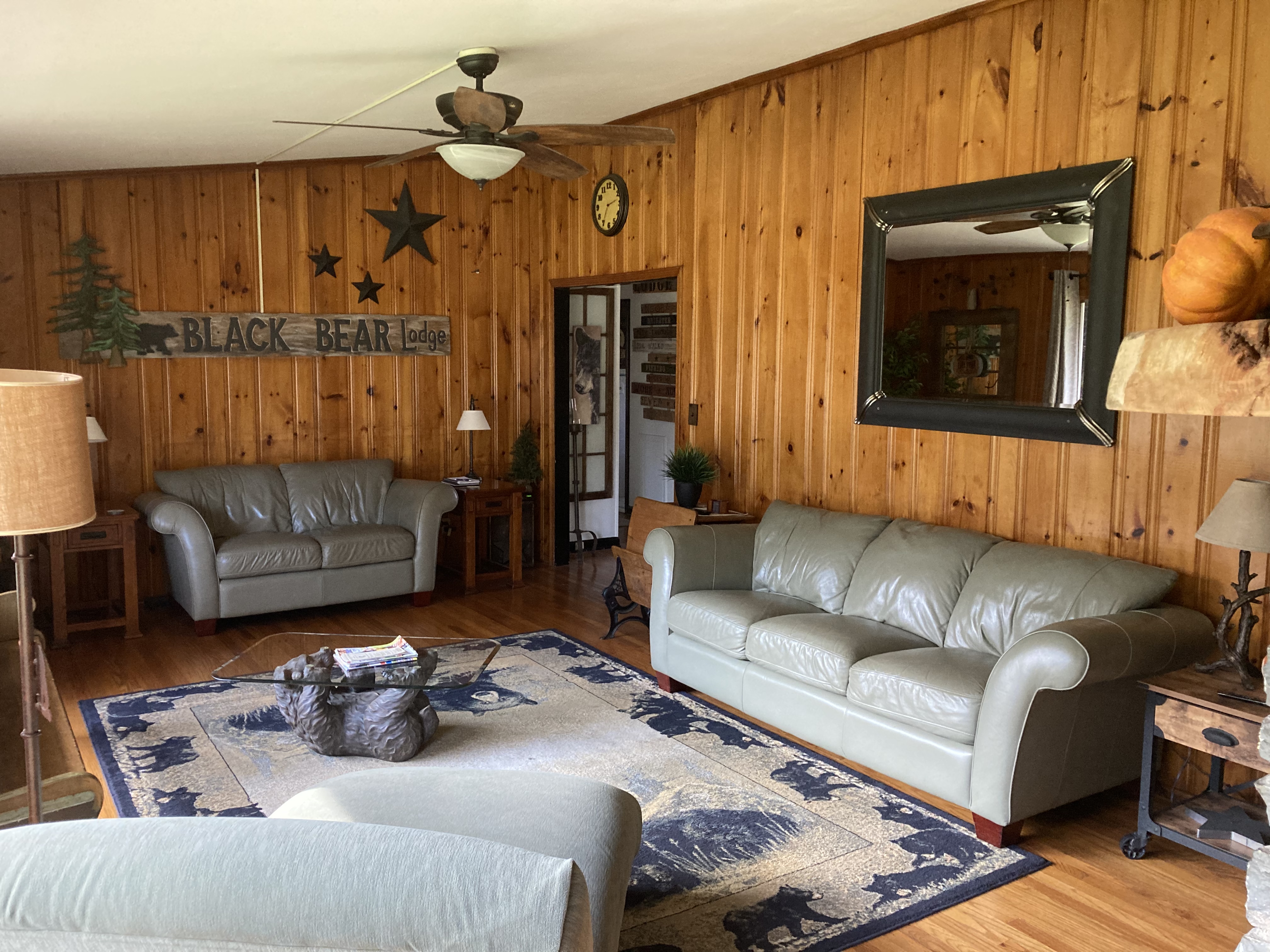 Pocono BLACK BEAR Lodge: Authentic, near Skytop.