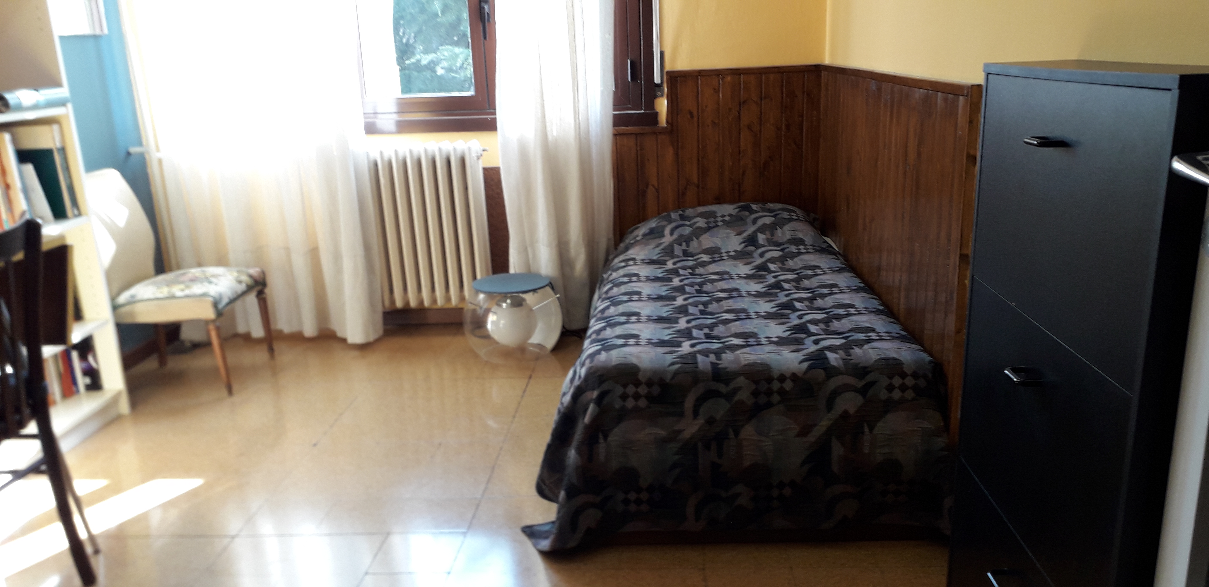 Single room in 90 sm apartment