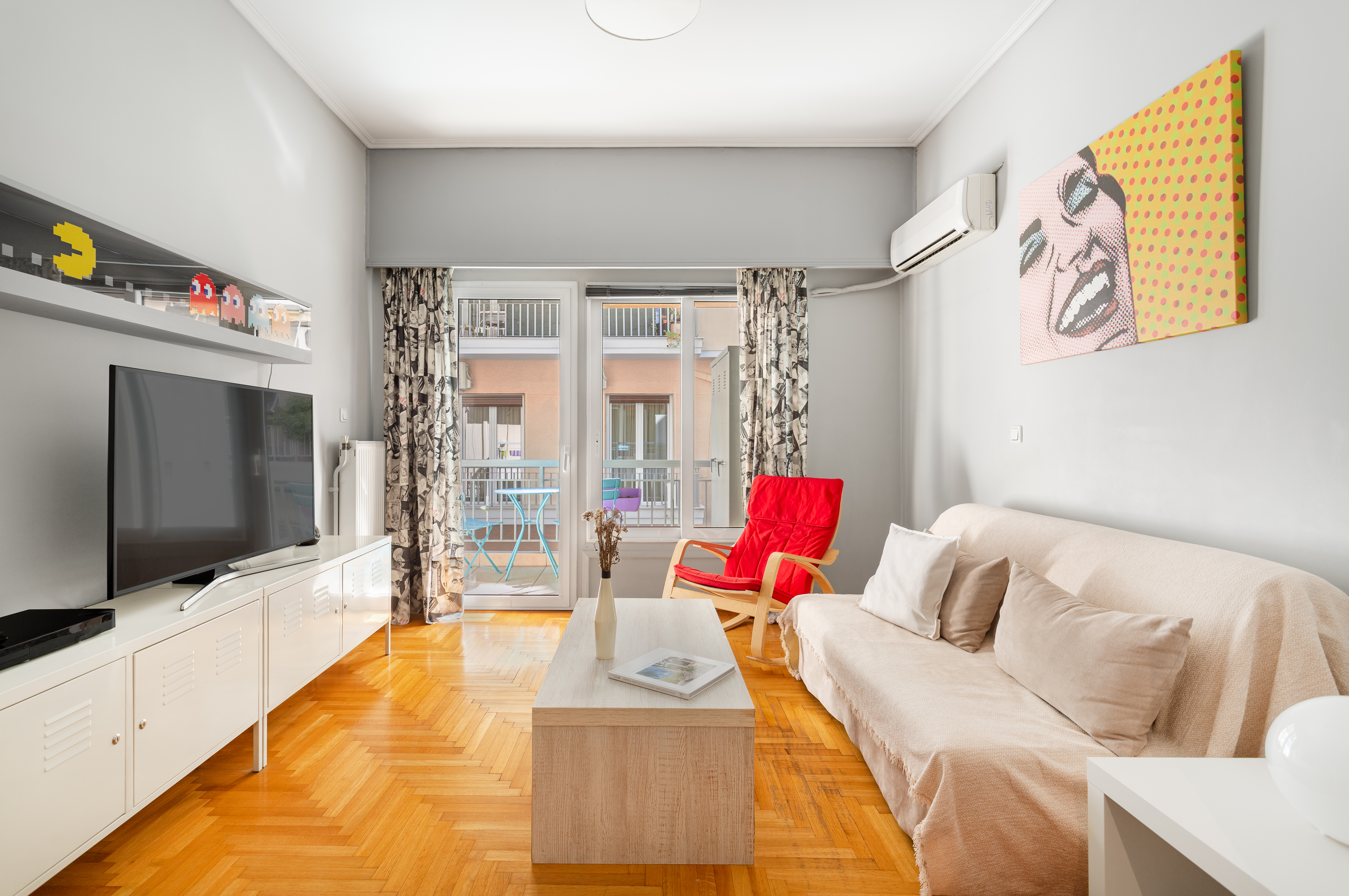 A-Hop To Acropolis, Retro-Pop Apart with Balcony!