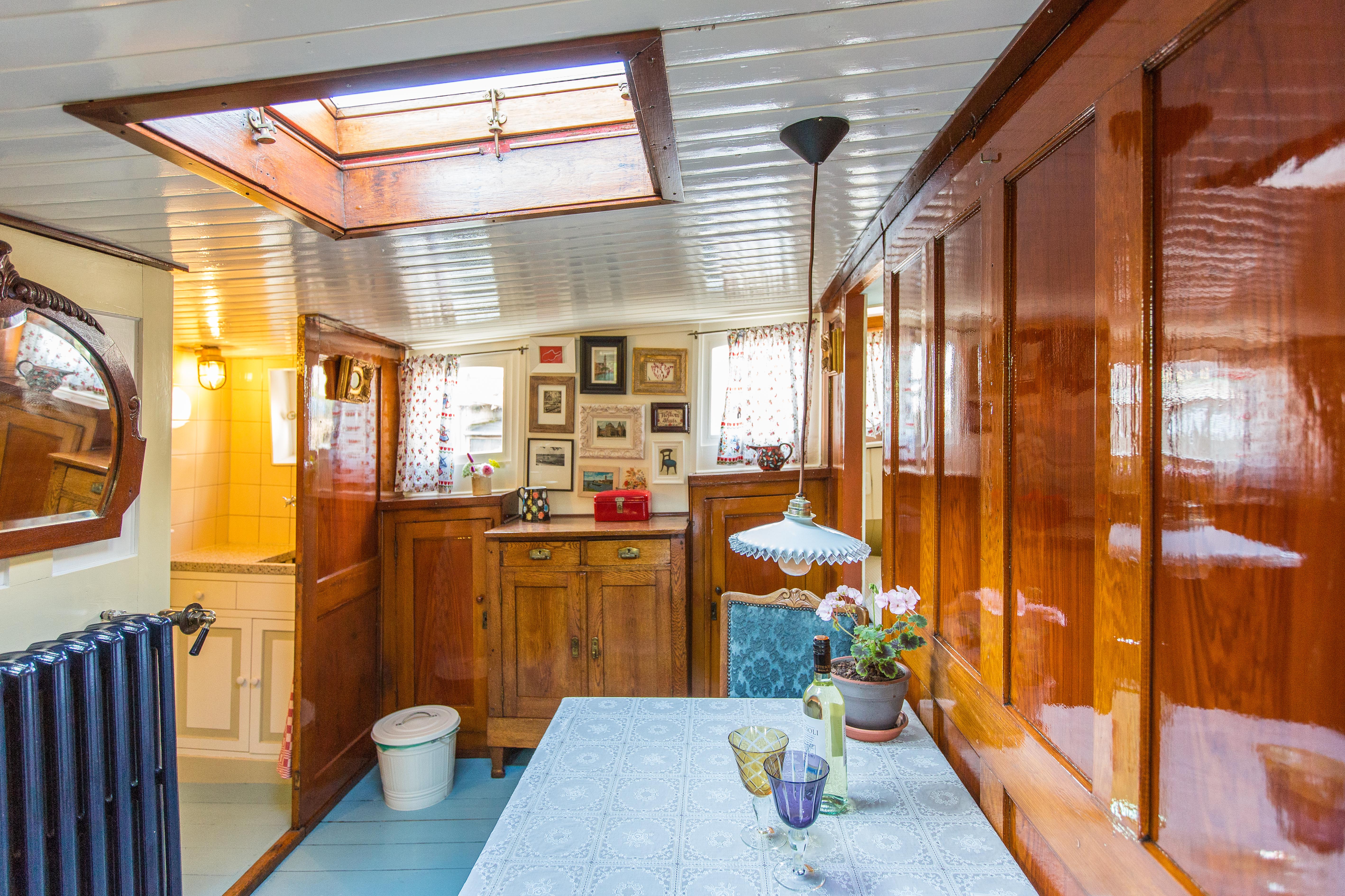 HOUSEBOAT Westerdok 25 — Amsterdam stay