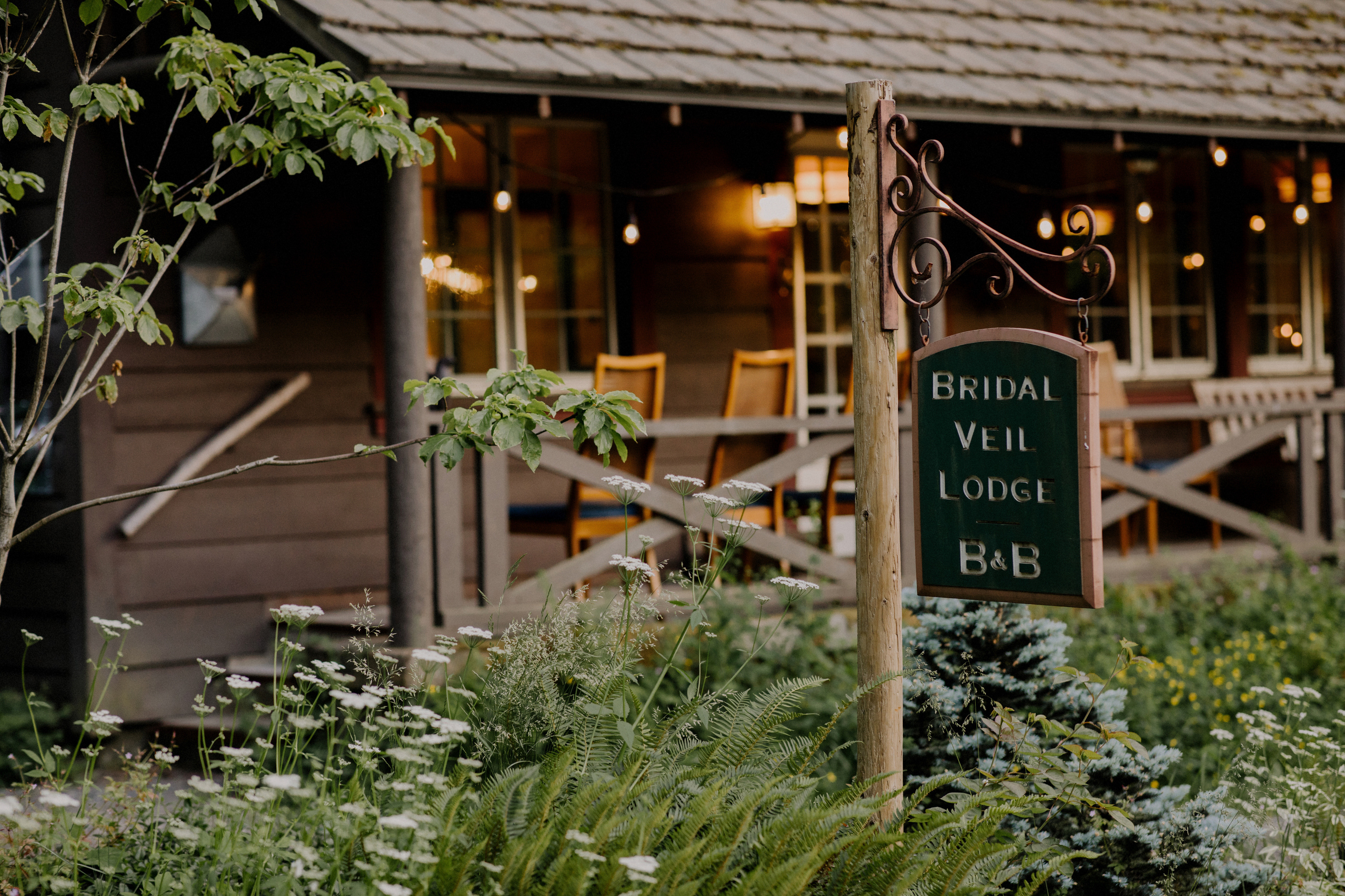Cottage Room 1 At Historic Bridal Veil Lodge Bed And Breakfasts For Rent In Corbett Oregon United States