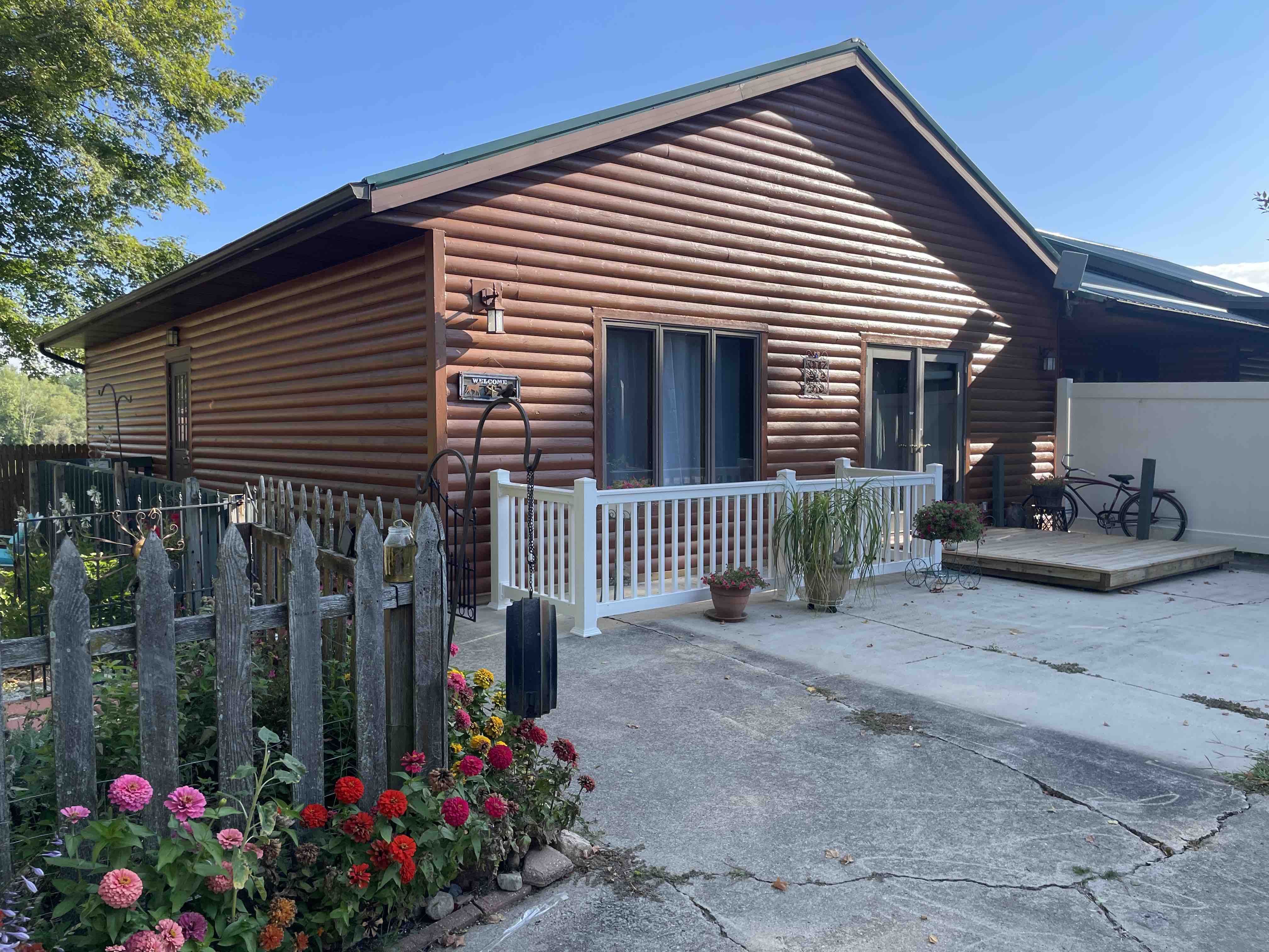 Peaceful 2 bed/2 bath apartment in country