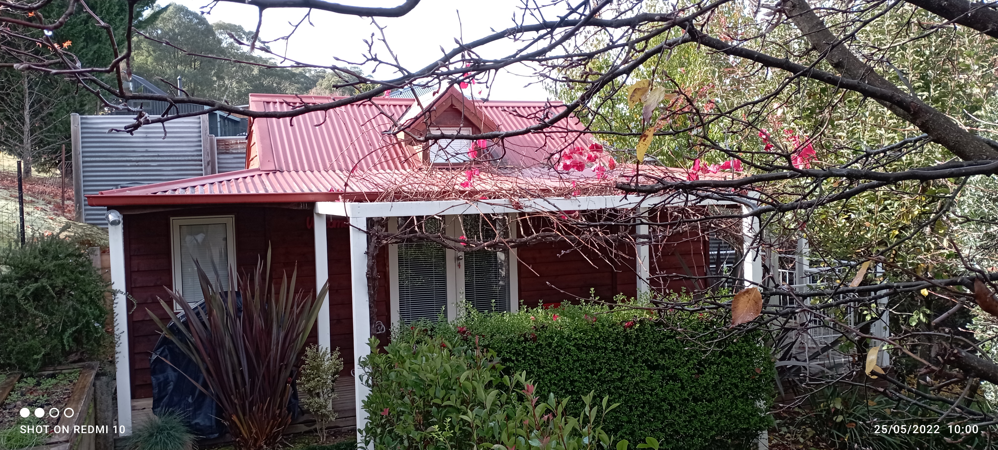 bella rouge cottage, Bright