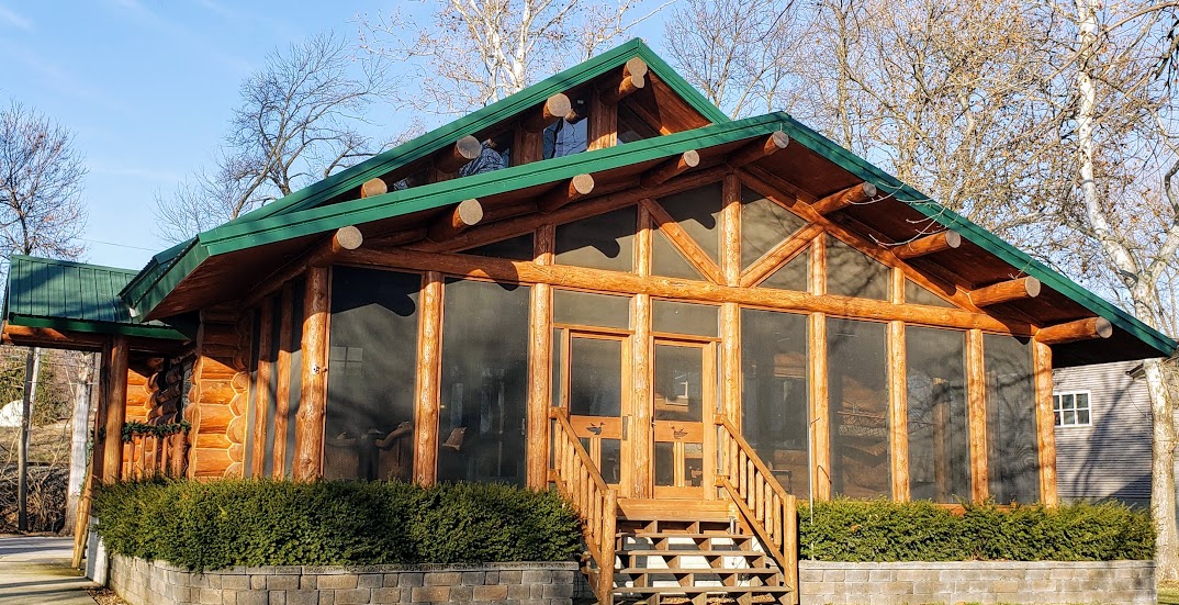 Log Cabin on the Mississippi River - Cabins for Rent in Le ...