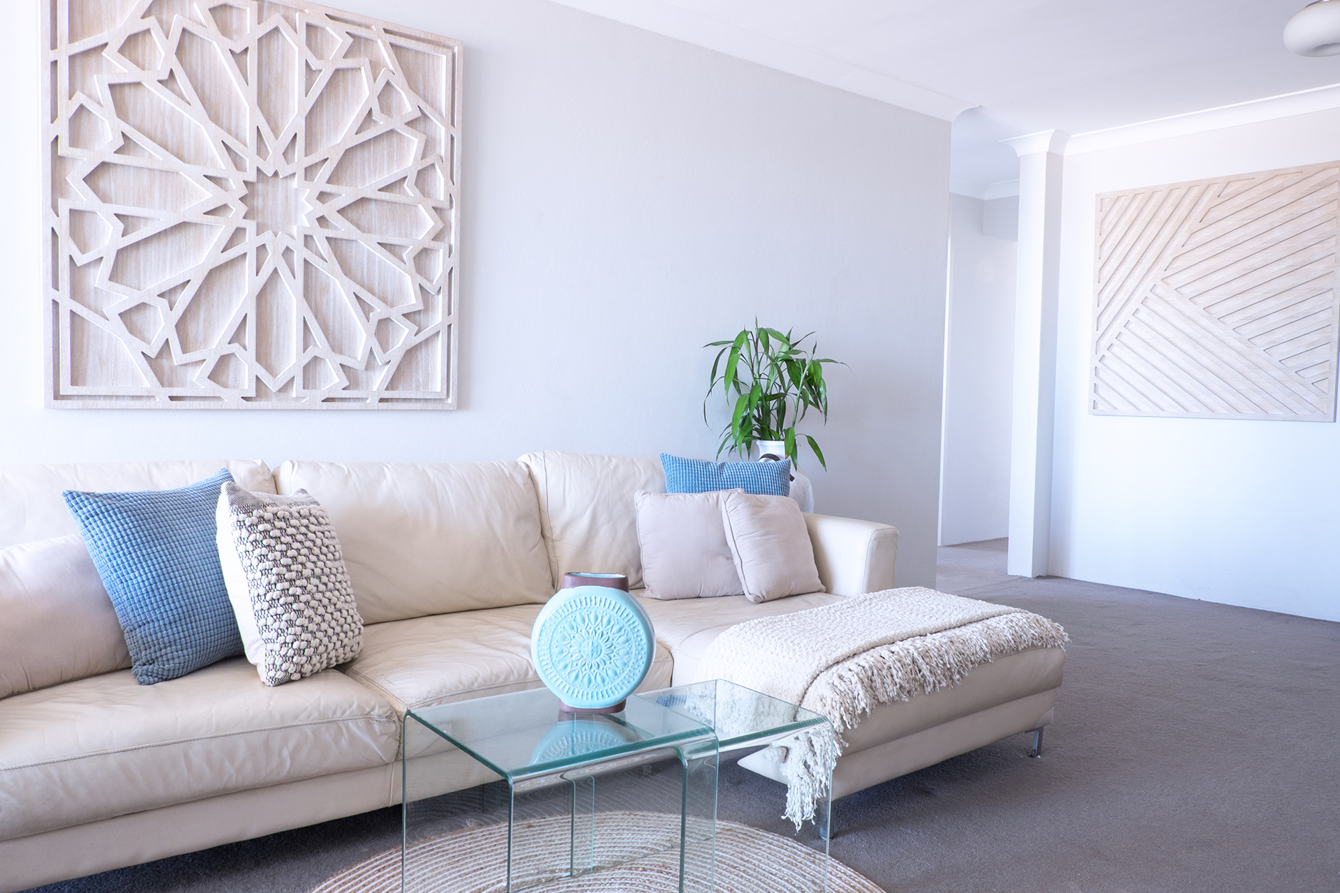 5min walk to Bondi Beach. 2BR apt with water views