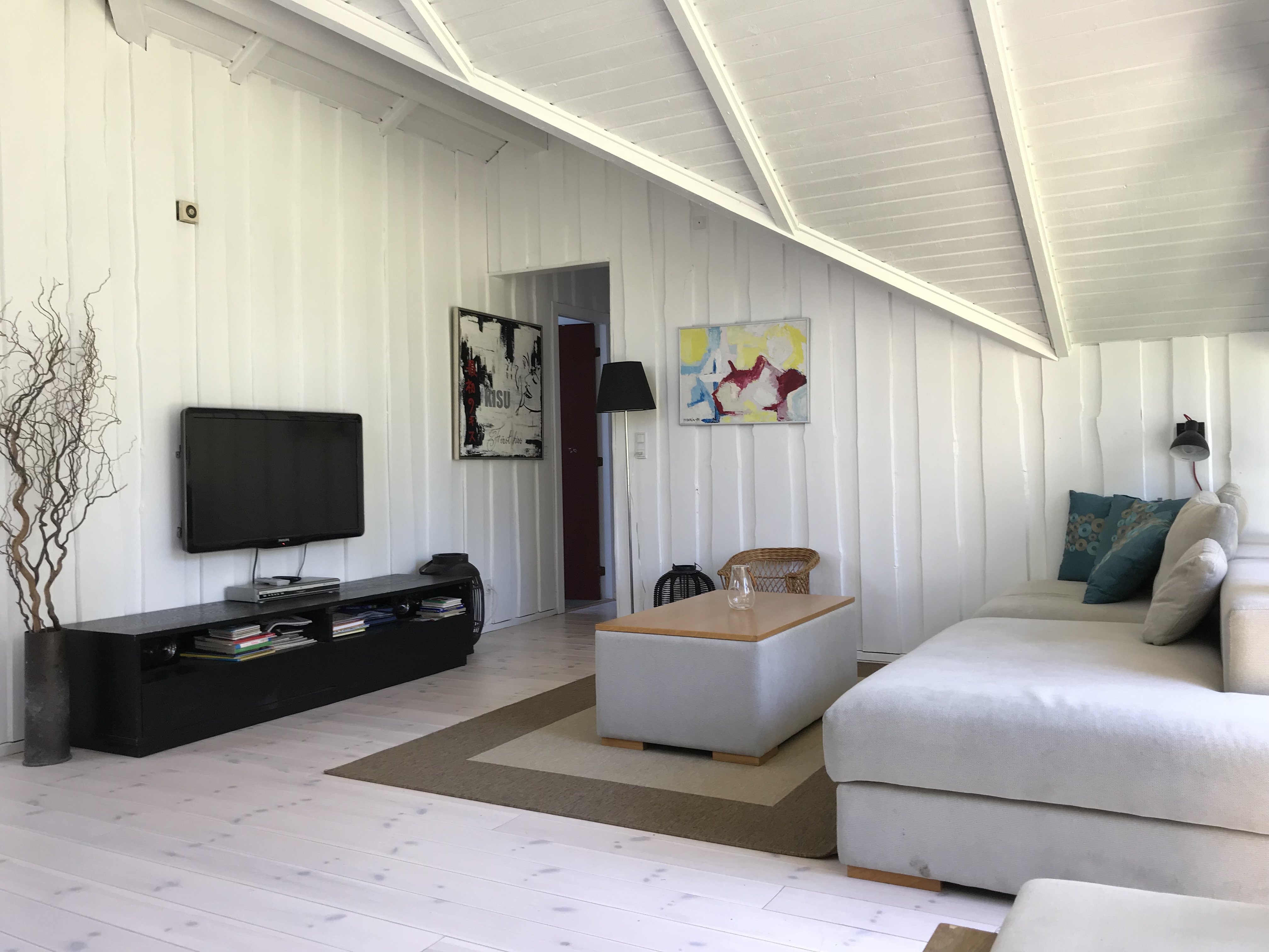 Cozy and modern cottage with large nature plot
