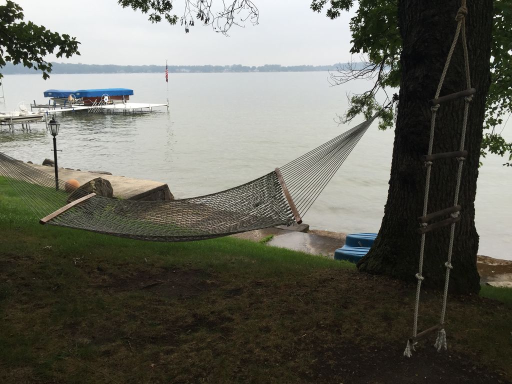 Lakefront Cottage With Dock and Guesthouse Houses for Rent in Culver