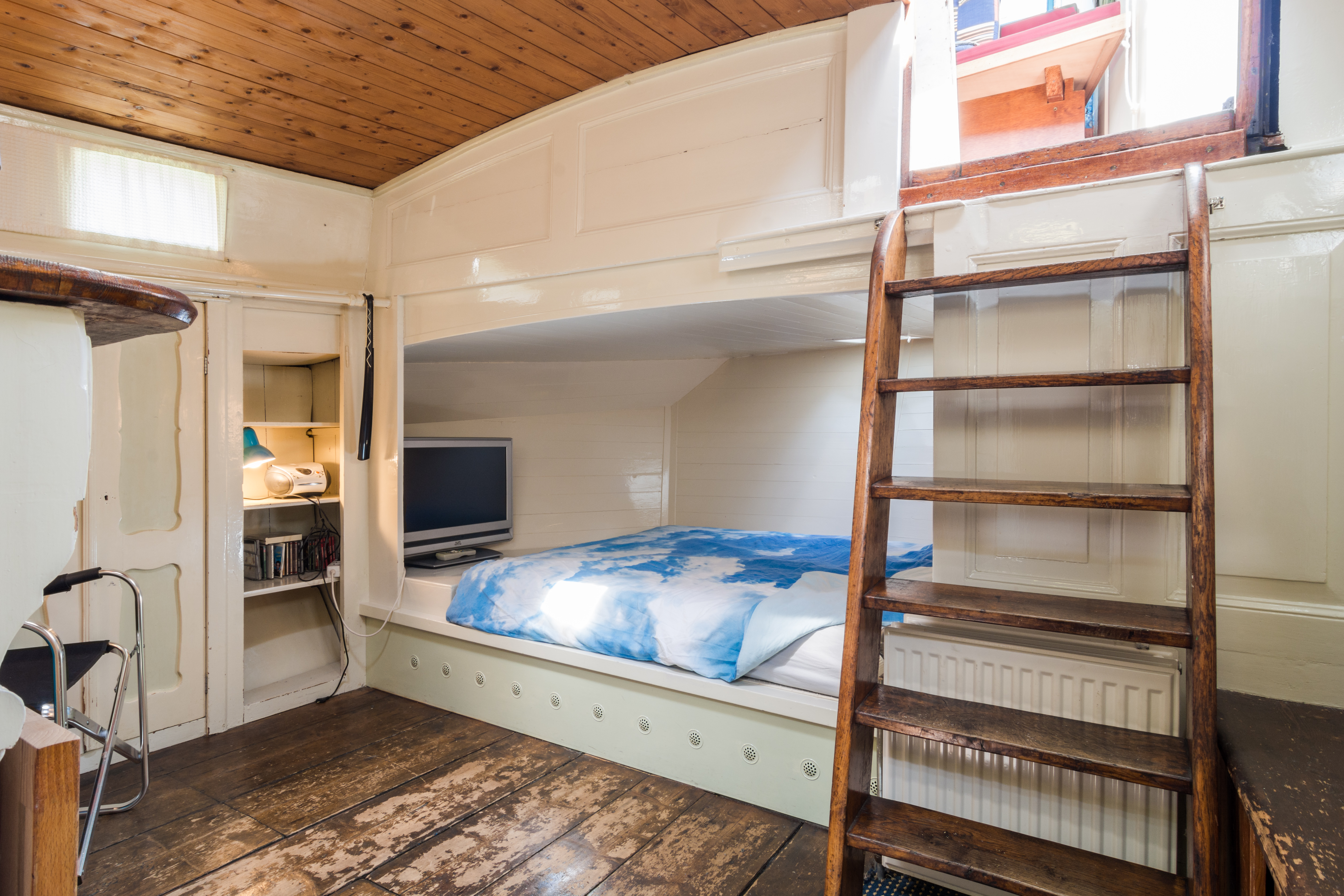Houseboat, B&B in the back stern (BK 53). — Amsterdam stay