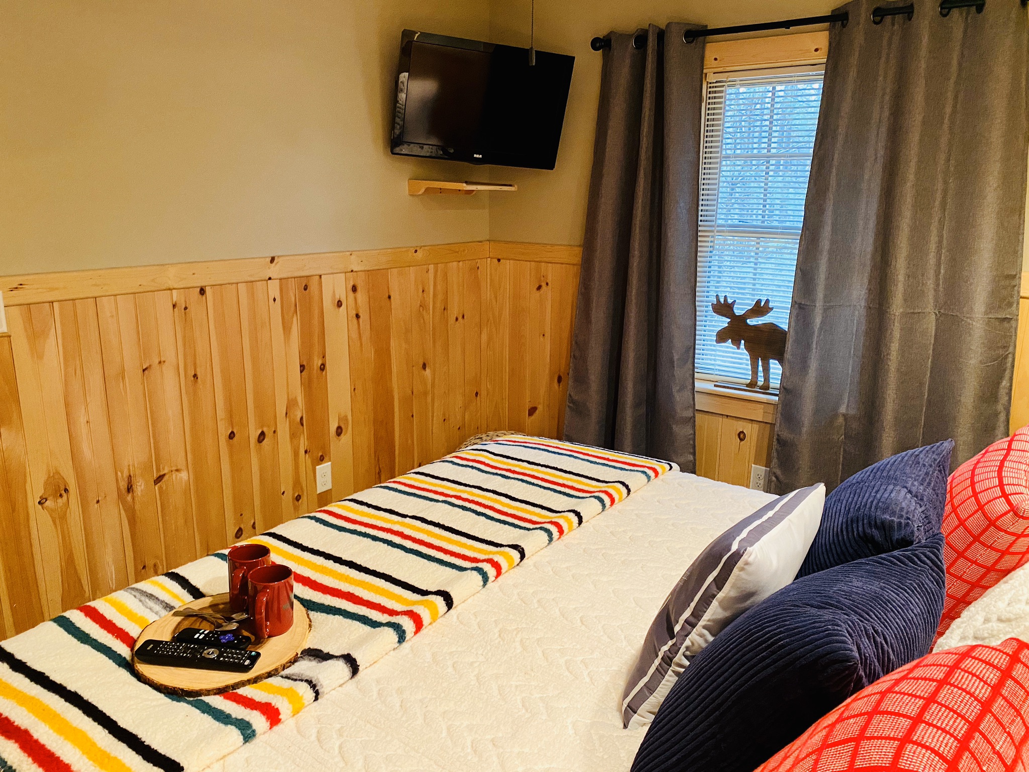 Riverfront Retreat Cabins for Rent in West Jefferson, North Carolina