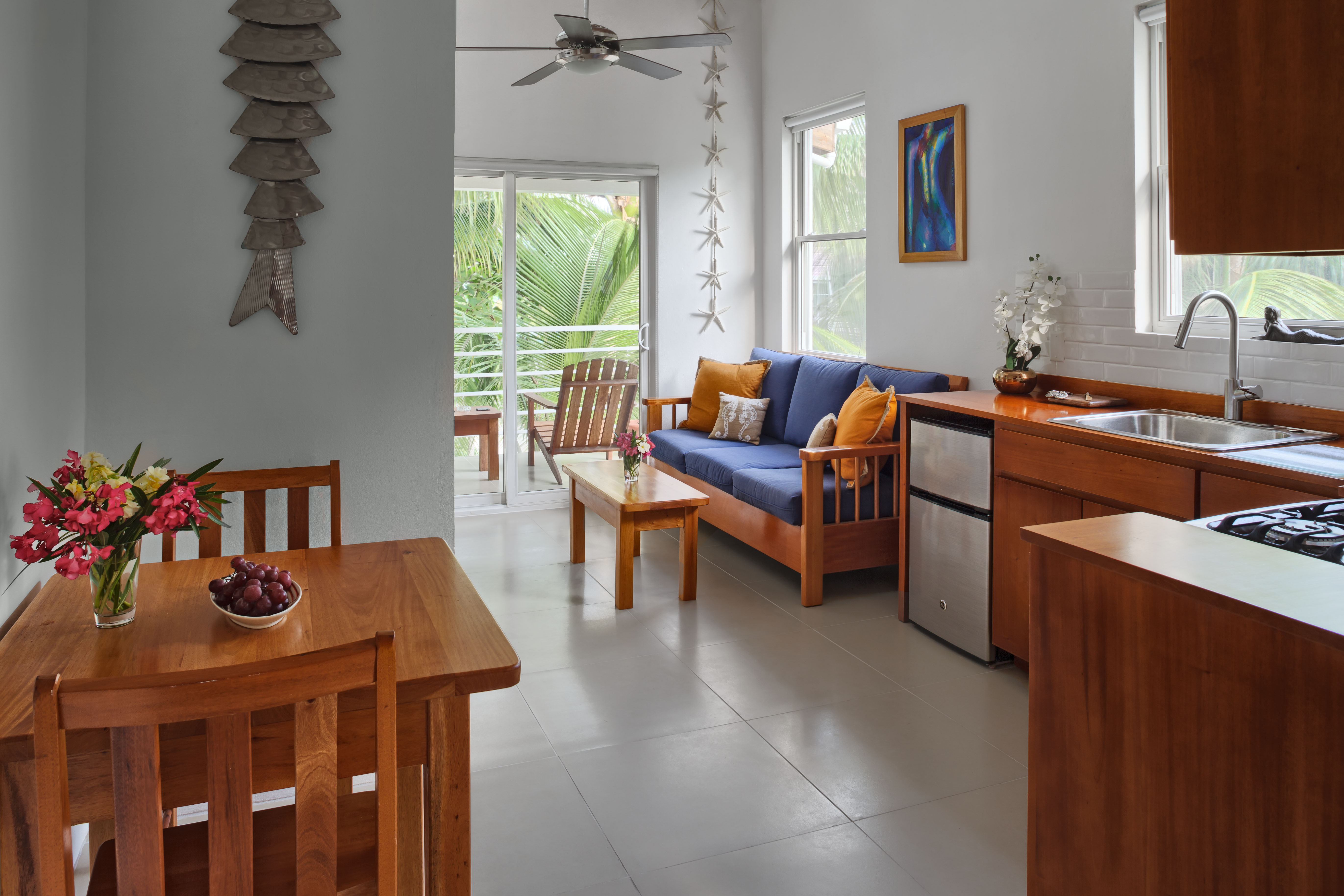 Weezie's Oceanfront Hotel Loft Studio in Belize Islands, Belize