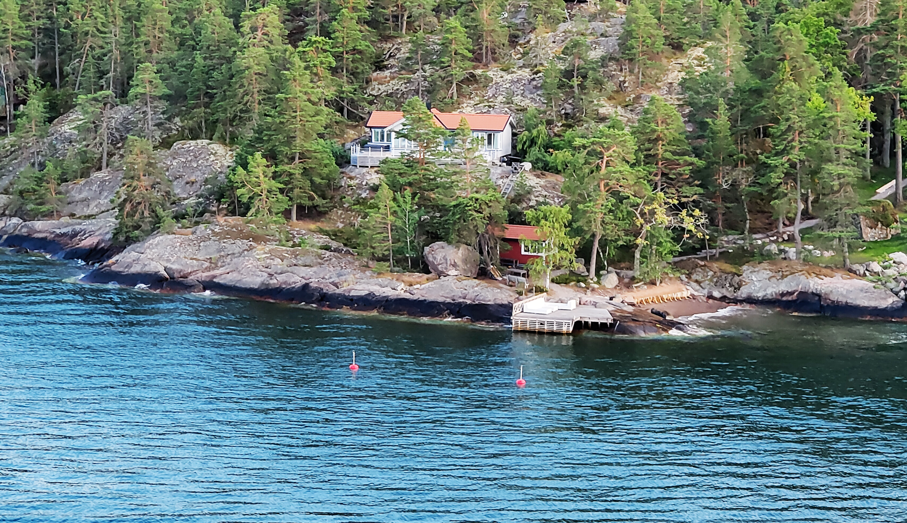 Private beach and jacuzzi in Stockholm archipelago