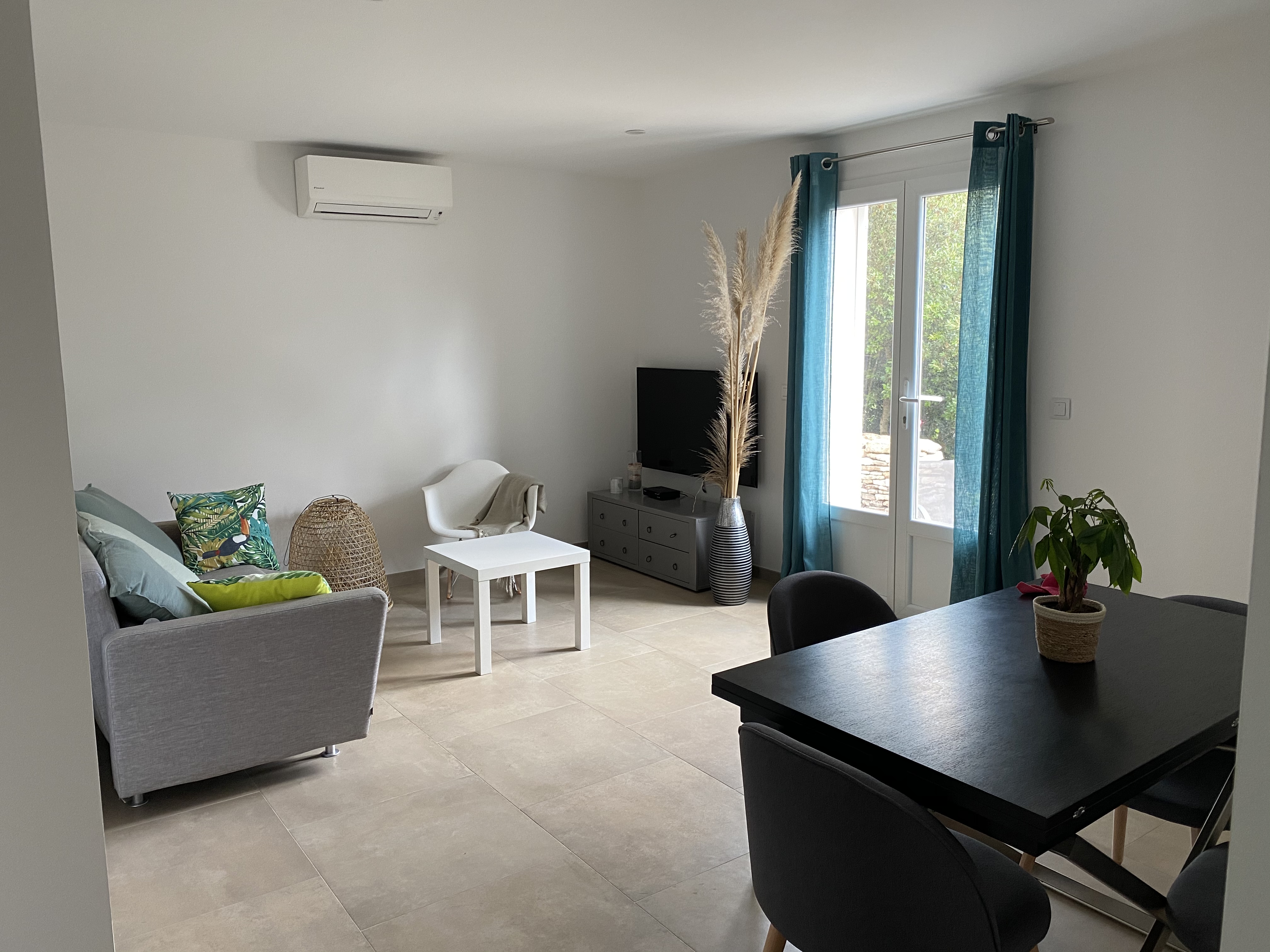 New garden ground floor apartment 2 min from Bonifacio