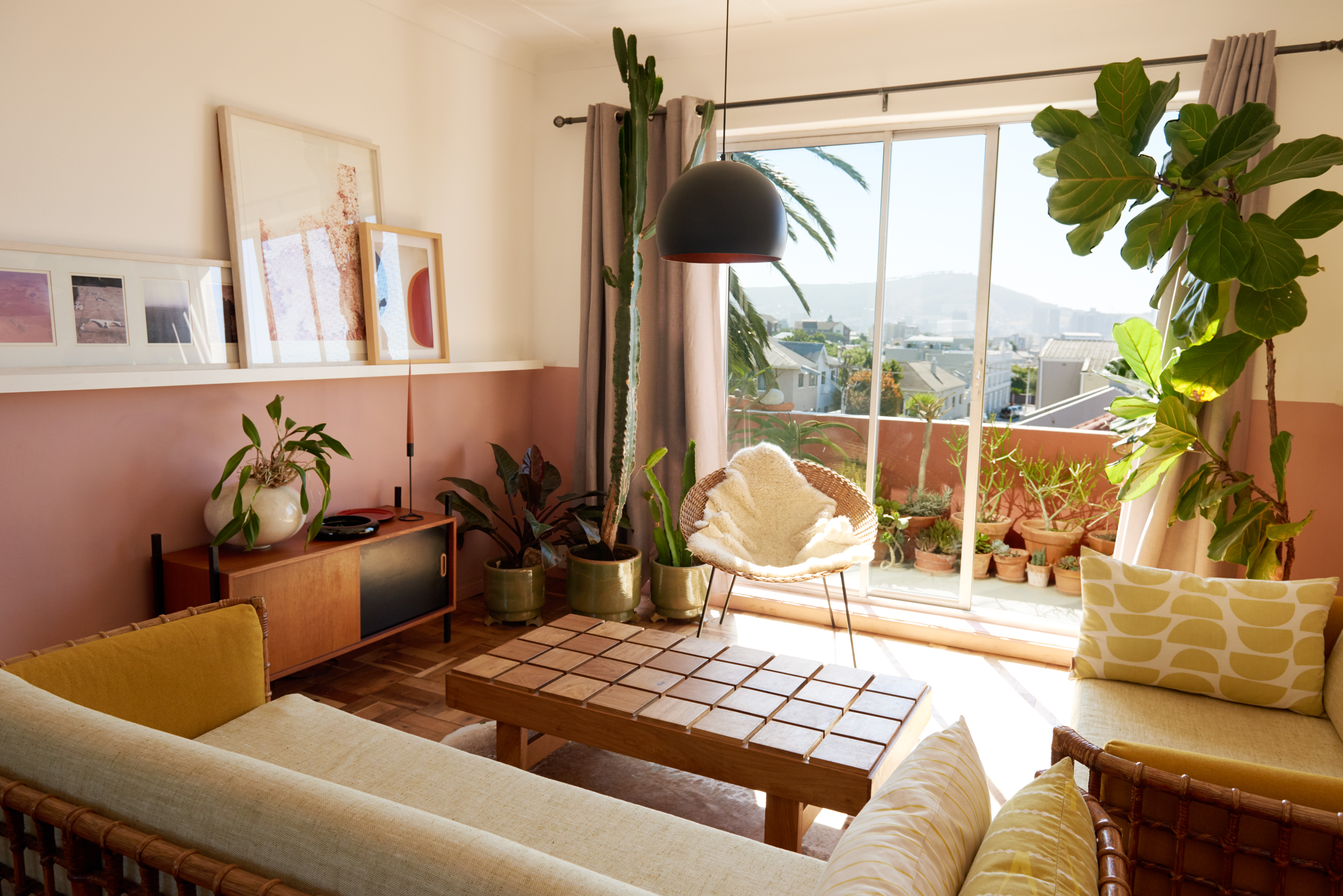 In Vibrant Ambience of Colour to bask in the sun in Ward 57, Cape Town