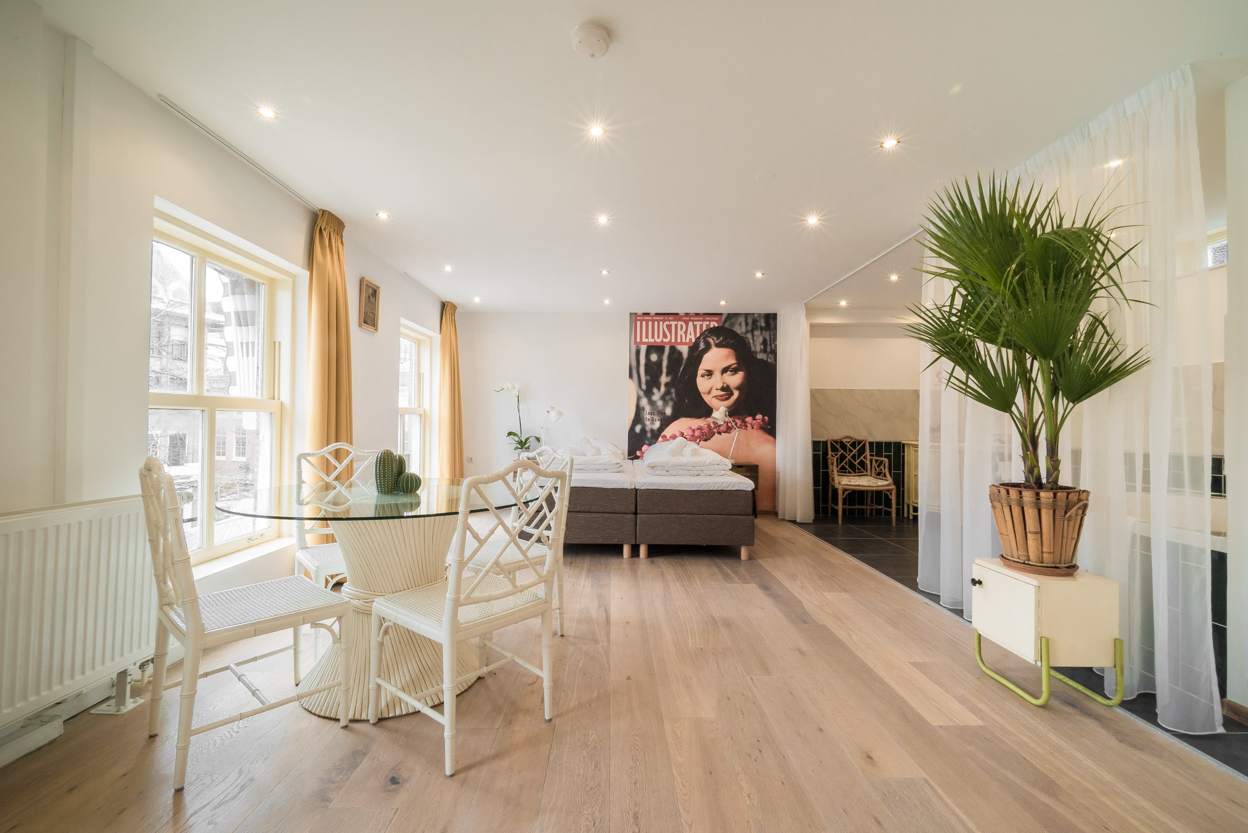 Hollywood bath in private room for three! — The Hague stay