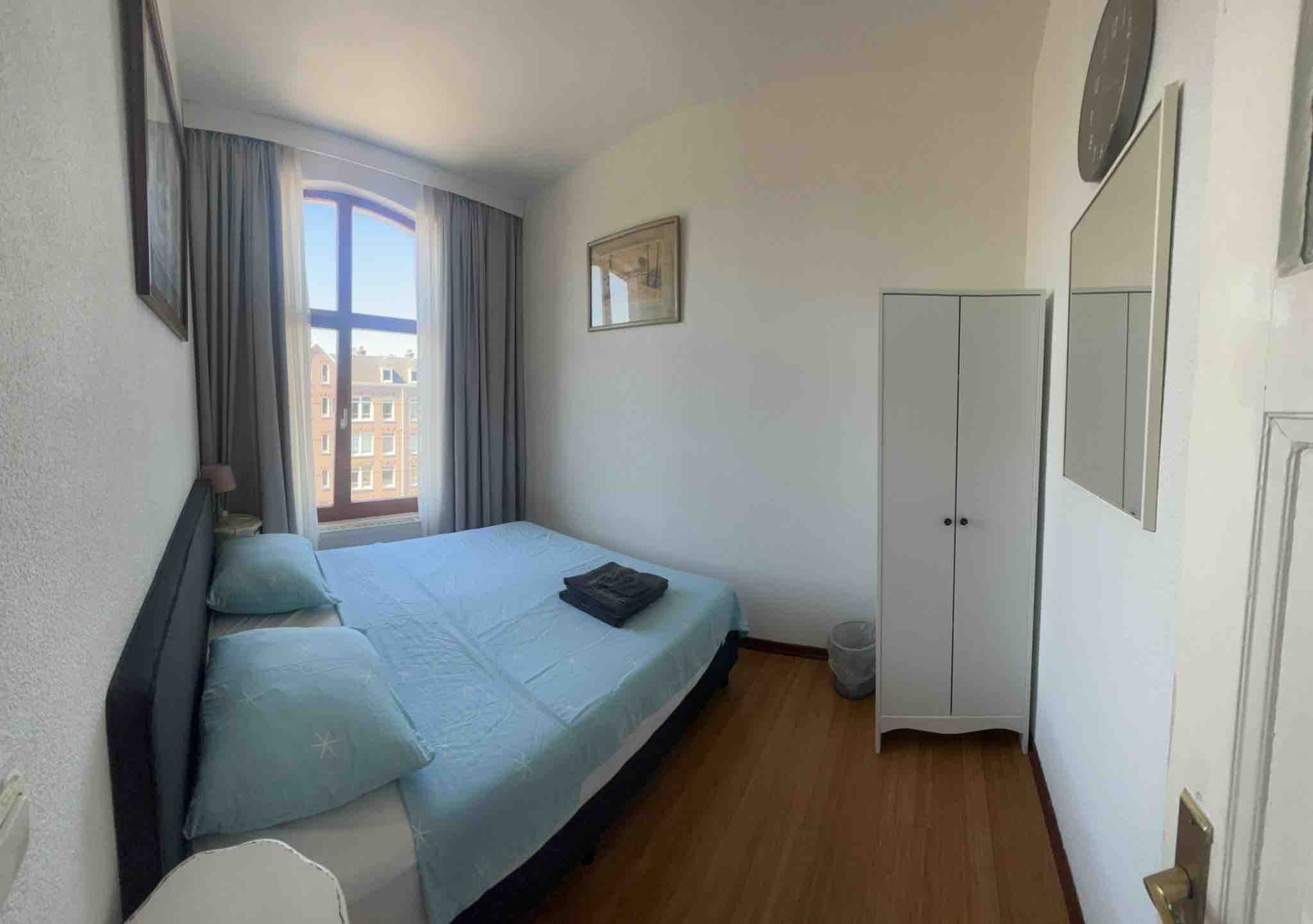 Room โ Amsterdam stay