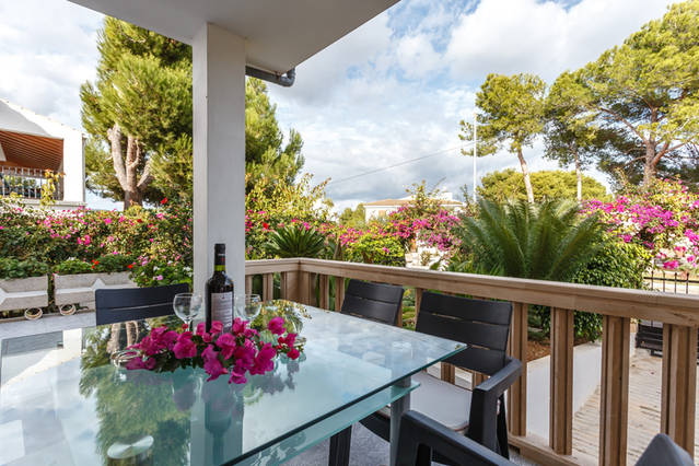 Beautiful beach villa with garden and 100MB wifi