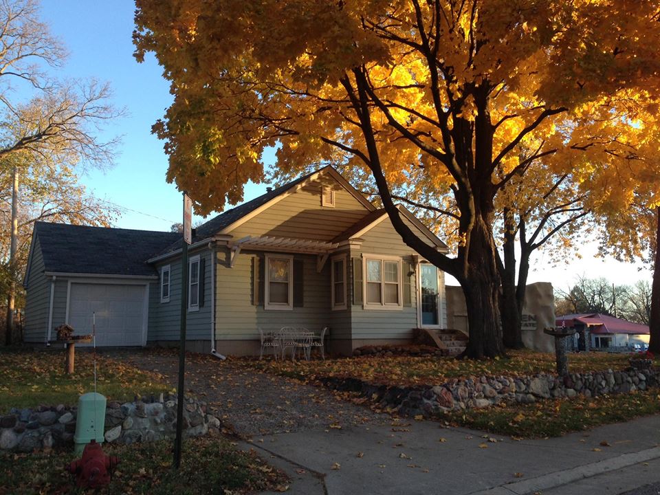 Arnolds Park Cottage - central-prime location