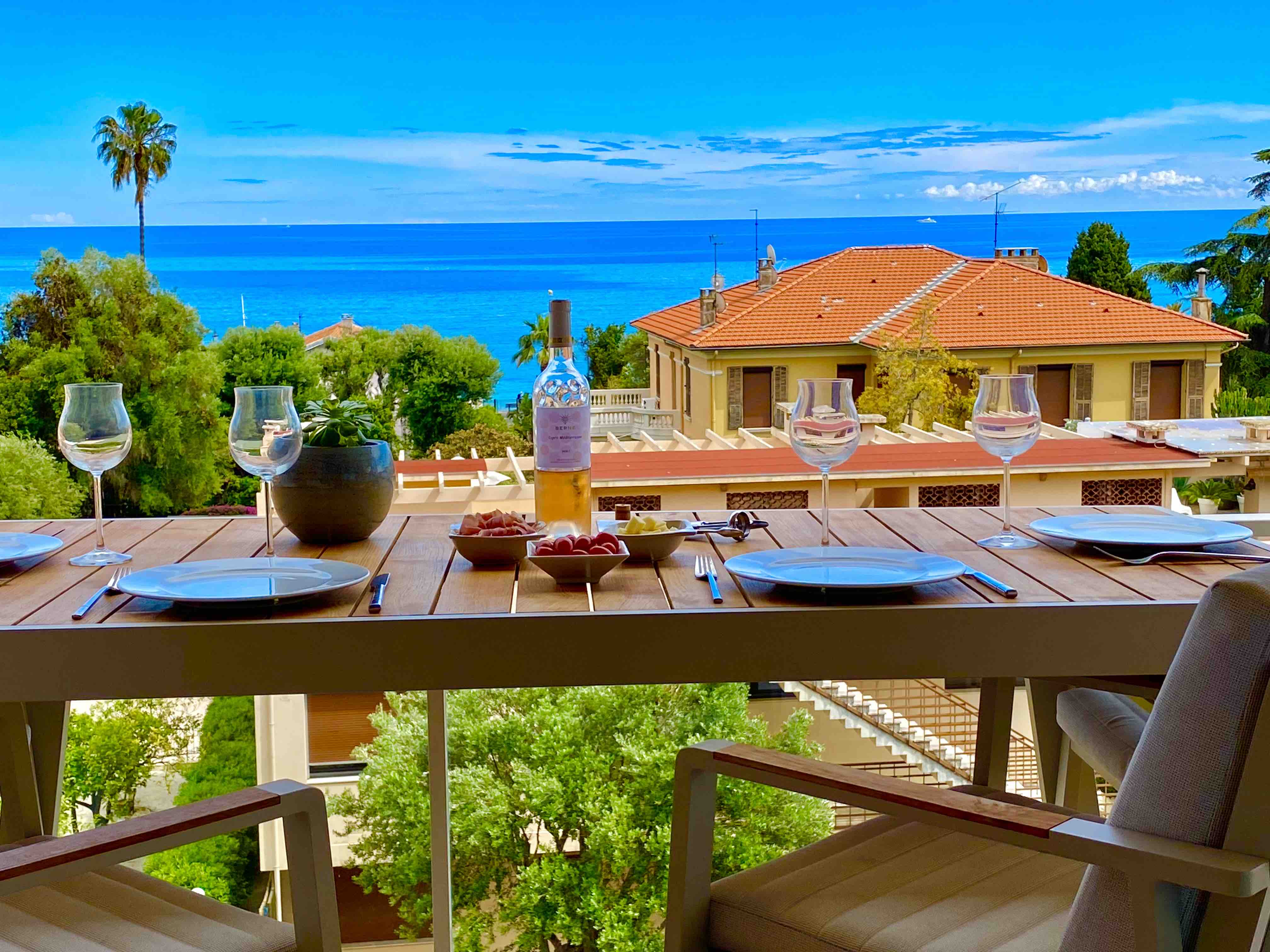 2 Bedroom with Sea View, Pool, next to the beach
