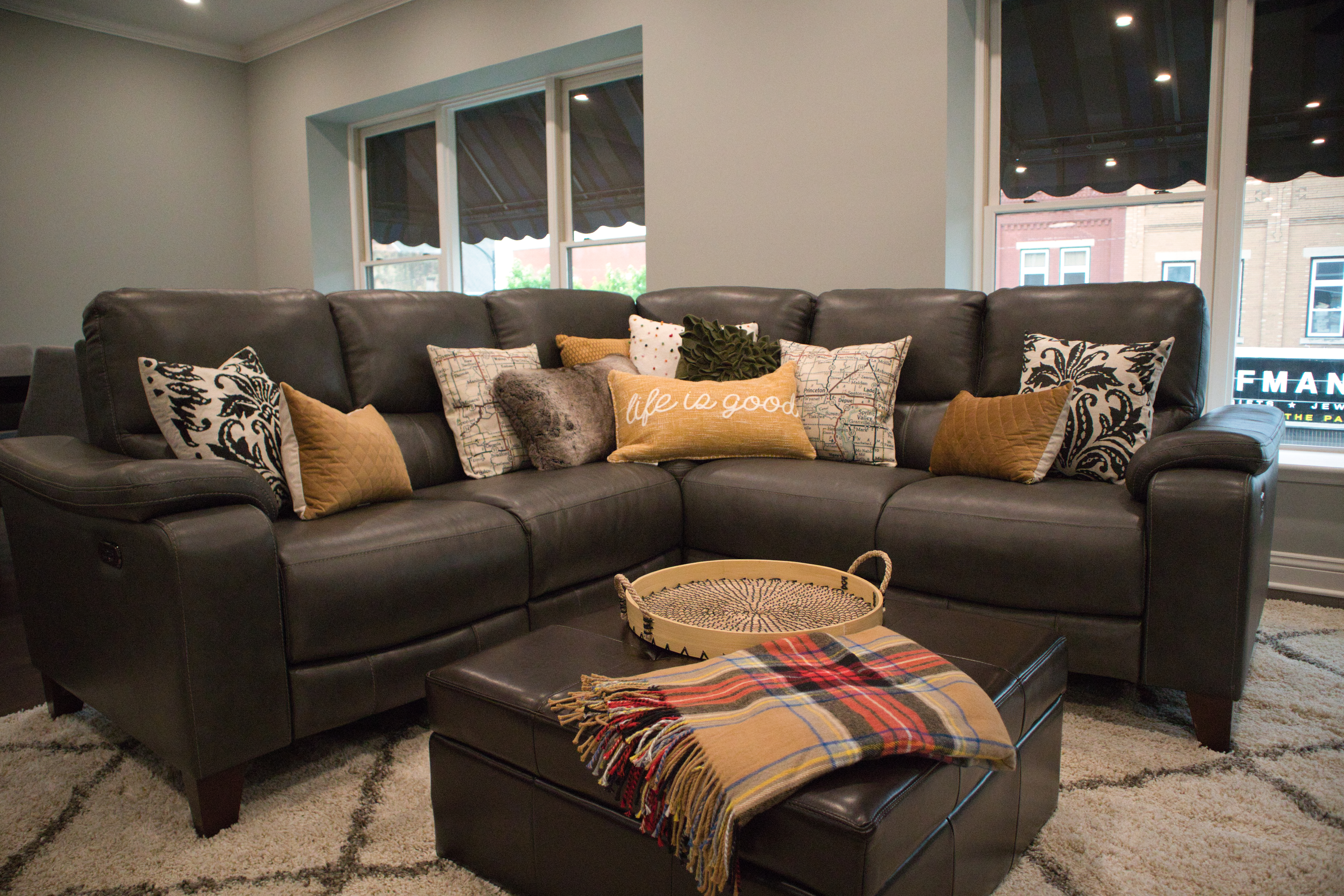 Blue's Modern Loft - Main St. View Princeton, IL