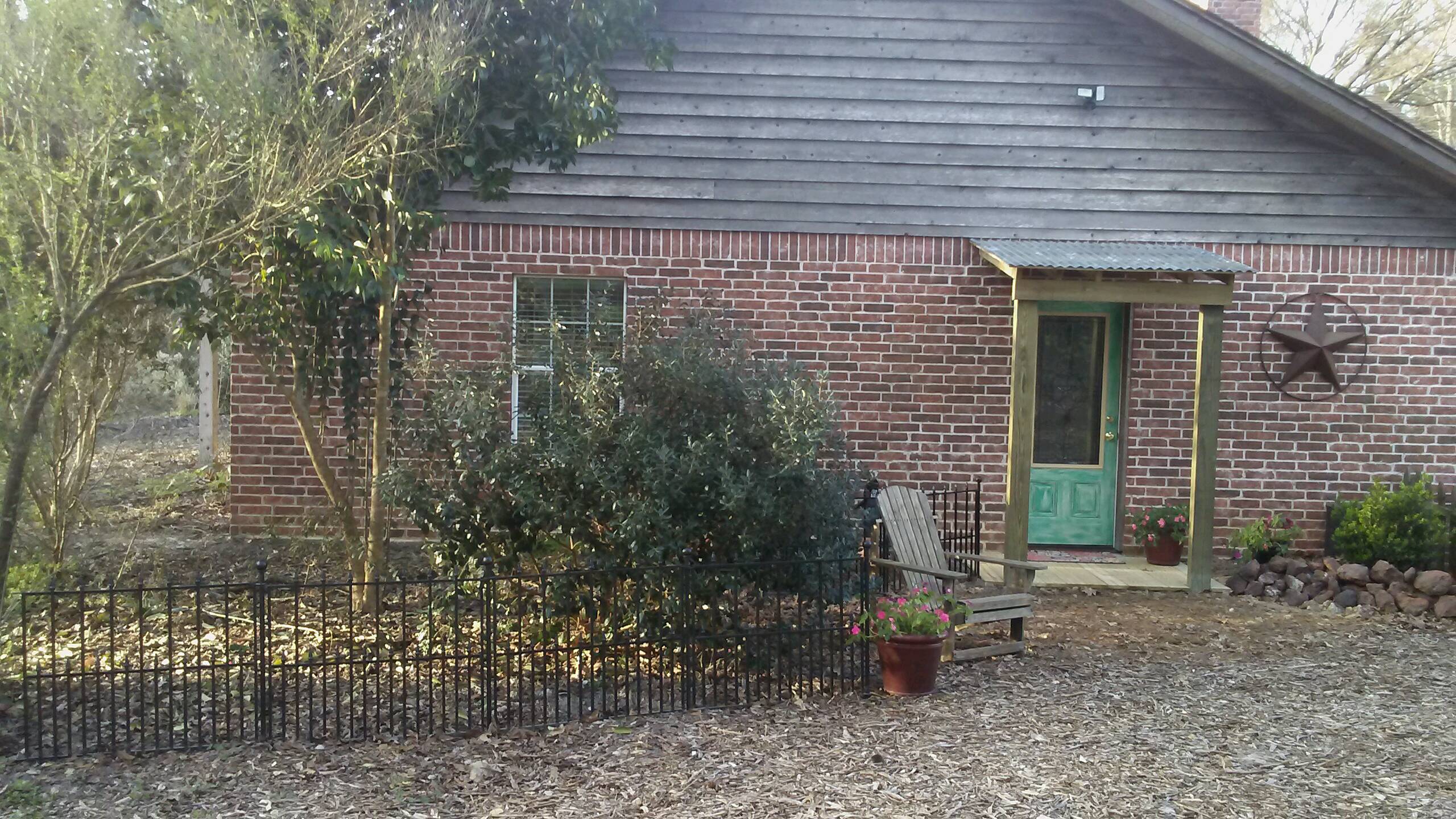 Country Cottage in the Woods - Kitchen, Firepit