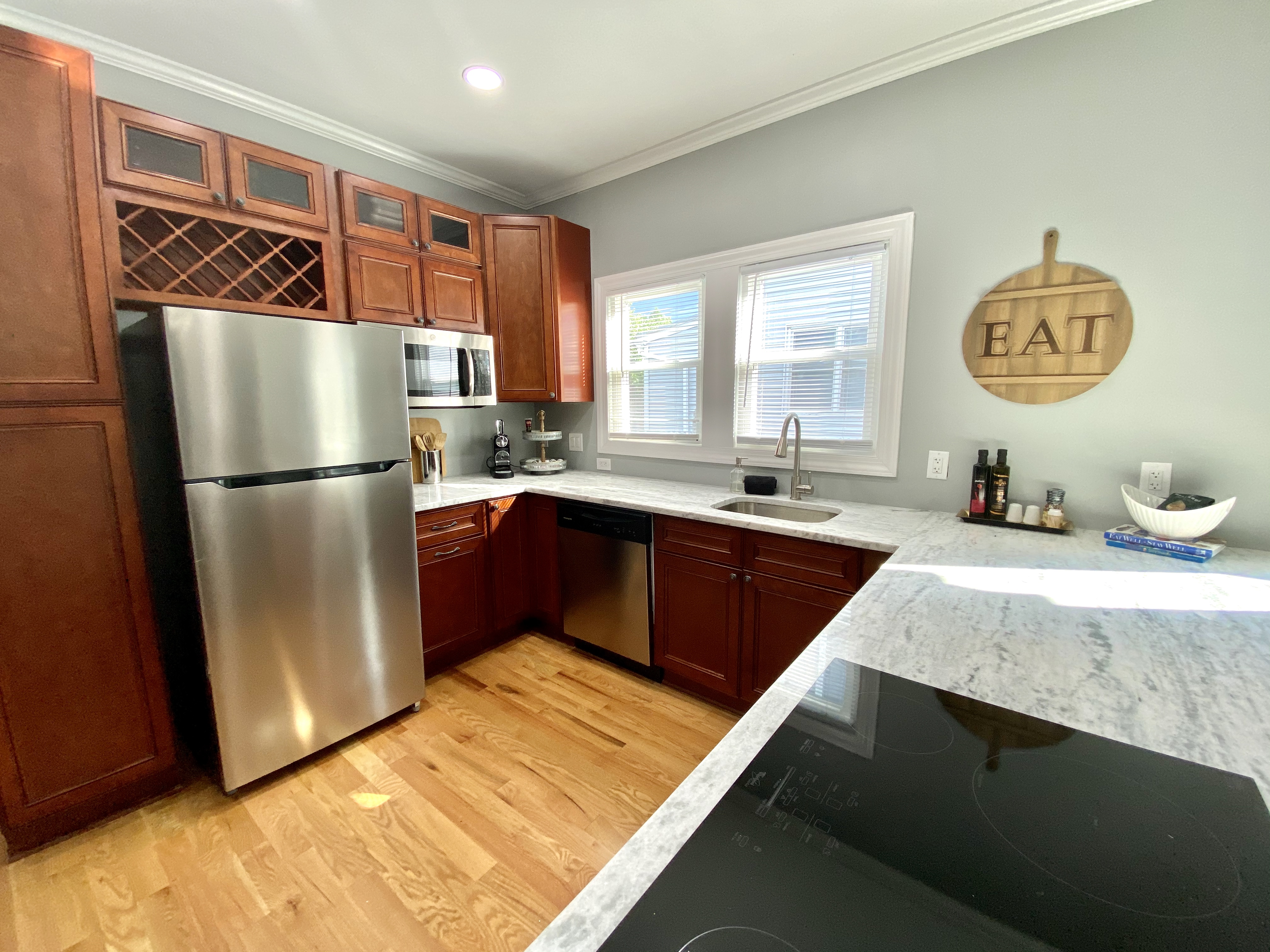 * Quaint home located in residential neighborhood* in EIGHTH WARD, Albany