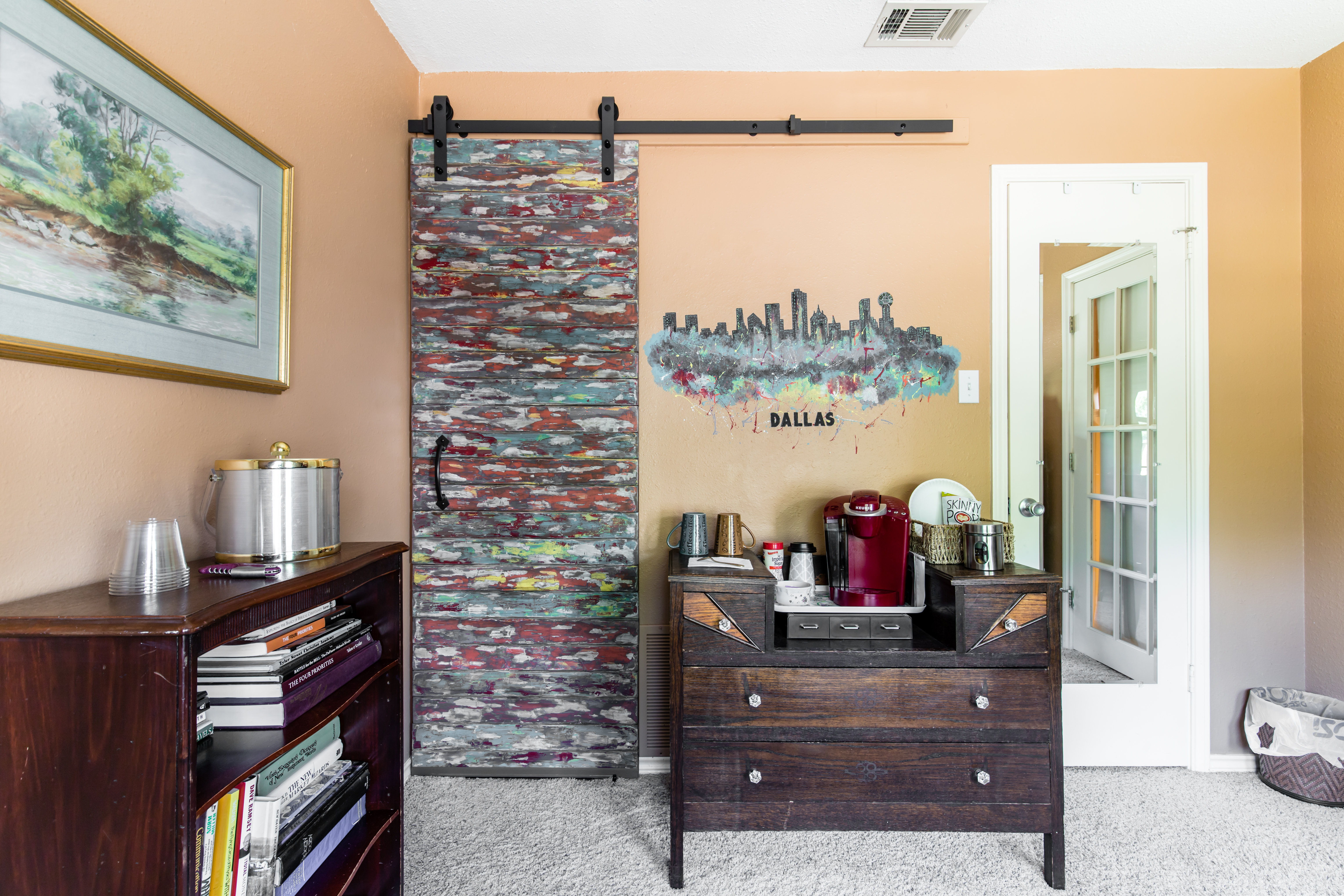 Warm and Cozy Suite in District 1, Dallas
