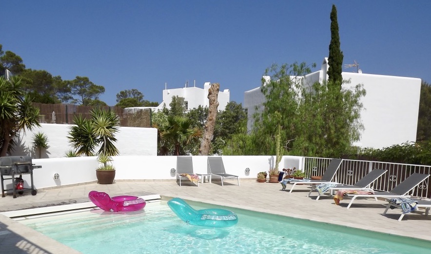 Villa with Pool, 5min to beach