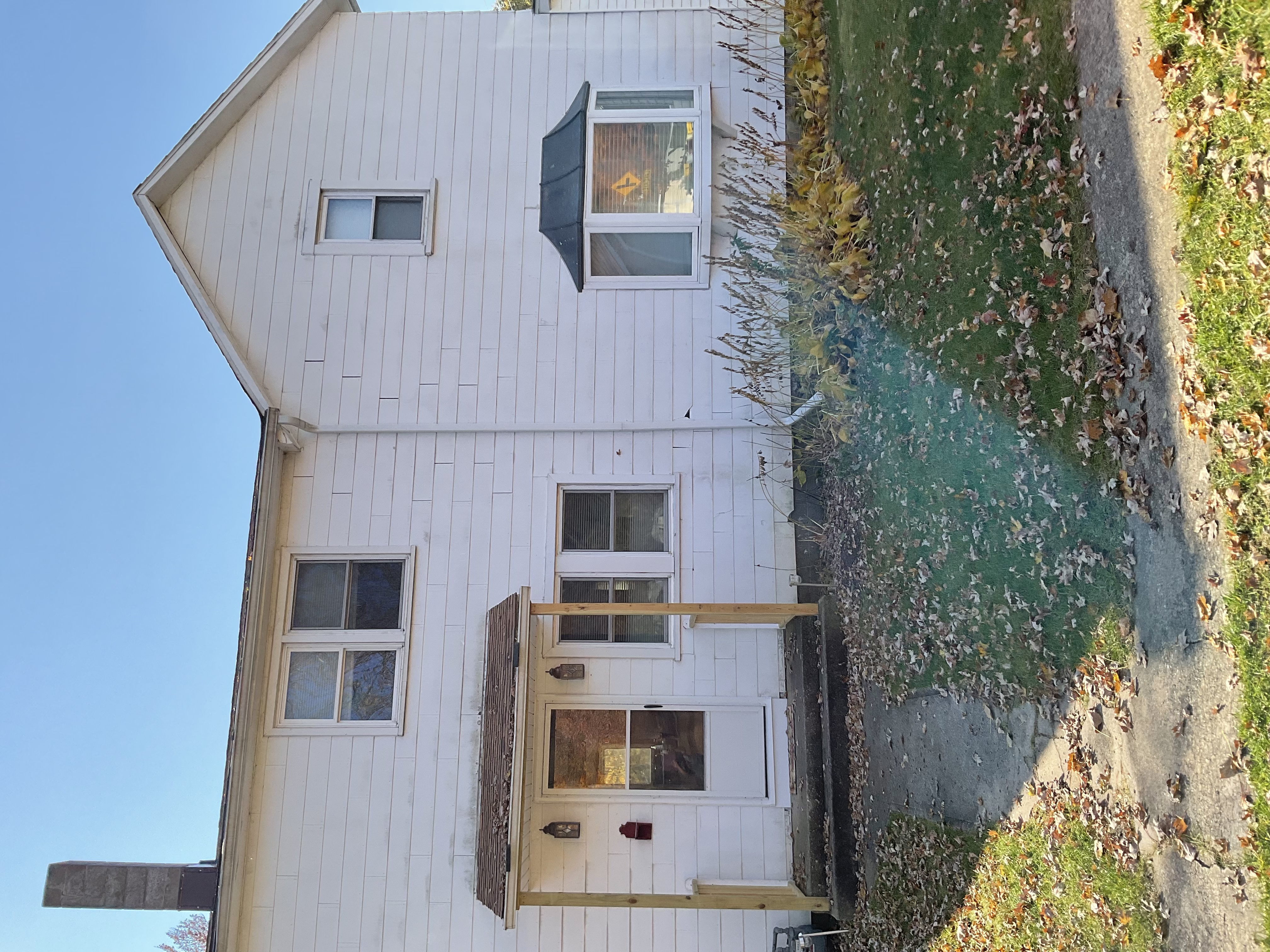 Cheerful 4 bedroom Home close to everything