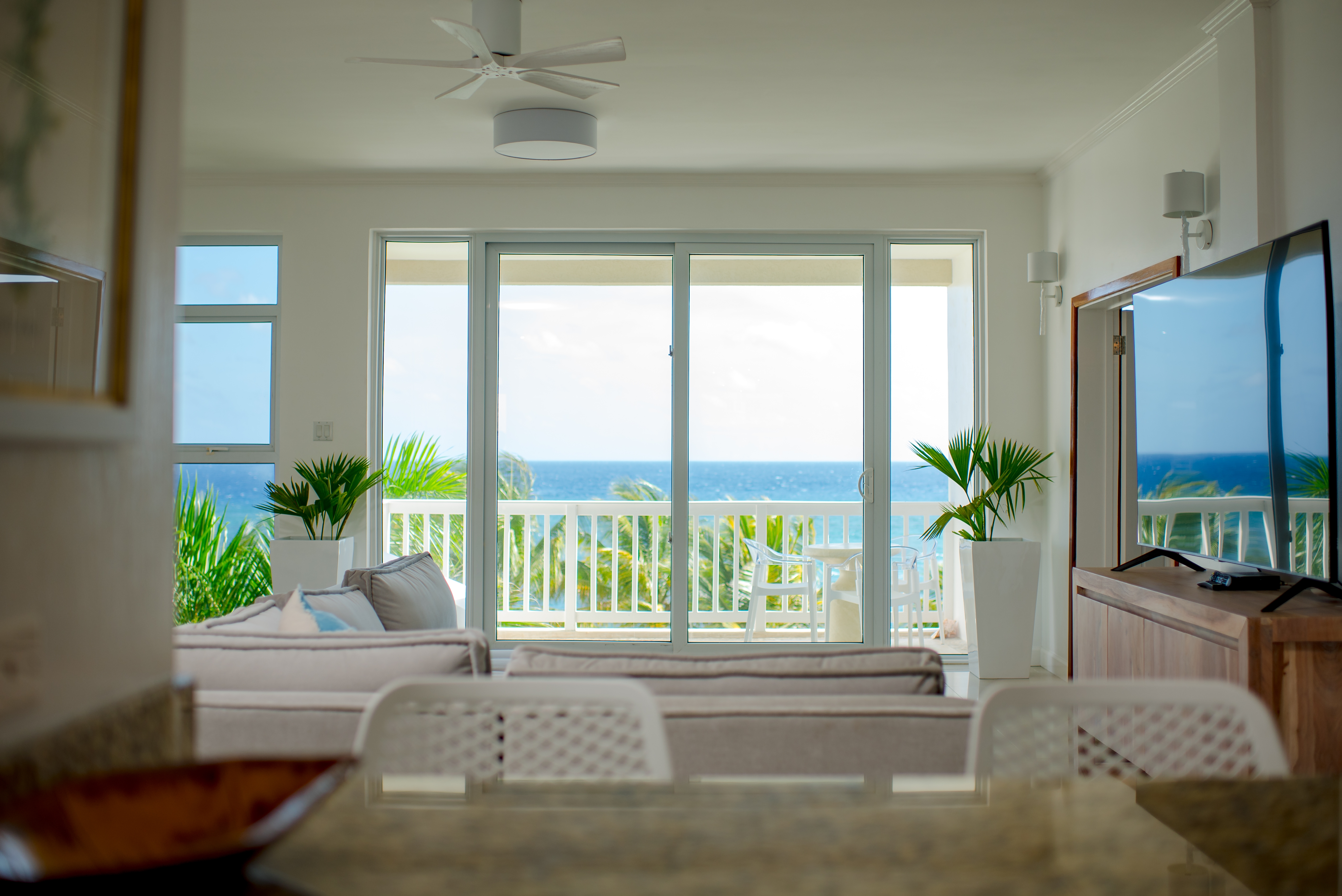 Whispering Seas - Oceanfront Condo in Ocho Rios