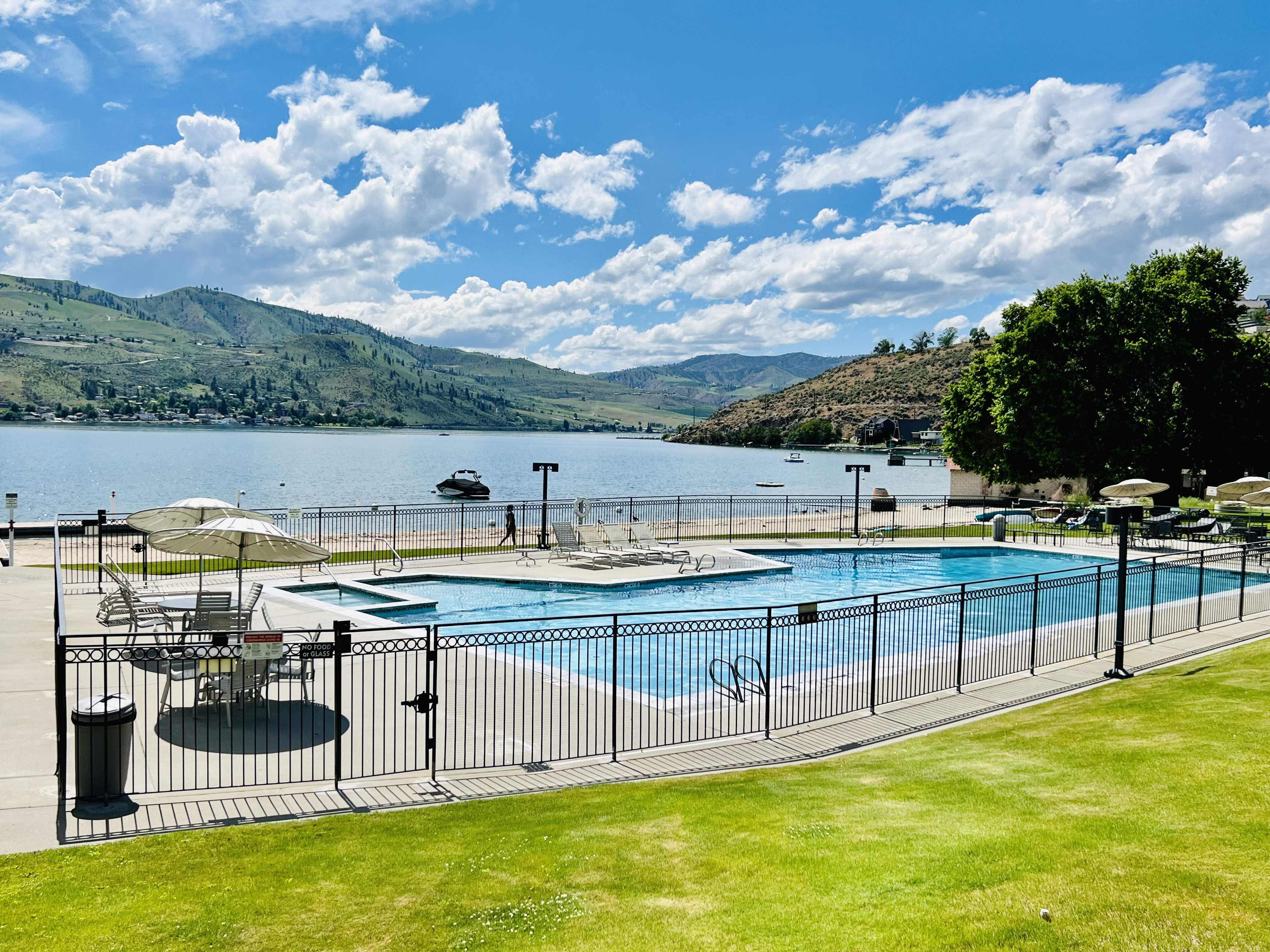 SpaderBay Condo w/ Sandy Beach, Pool & Hot Tub
