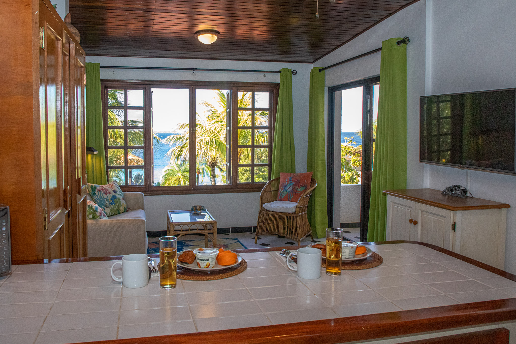 Oceanfront one bedroom apt in Cliff Haven Villa ...