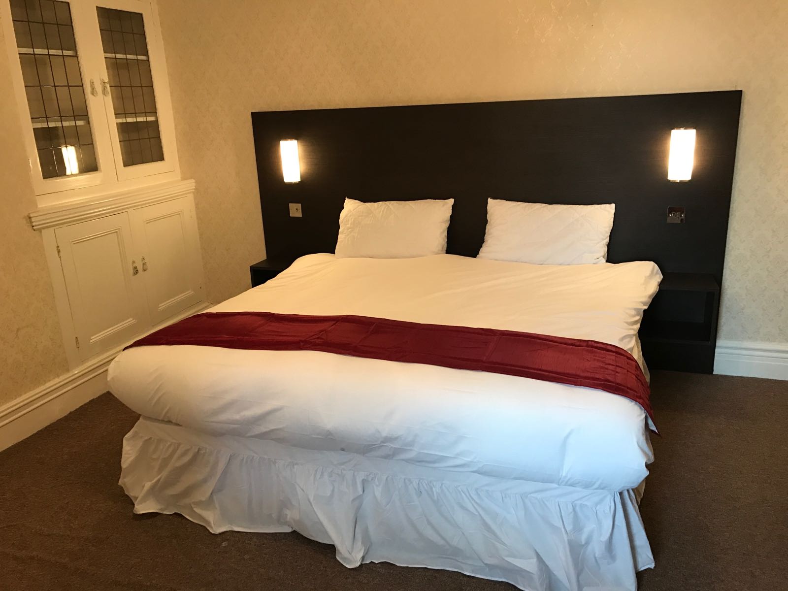 THE KINGS AMAZING 5 BEDROOM HOUSE ALL ENSUITE Houses for Rent in