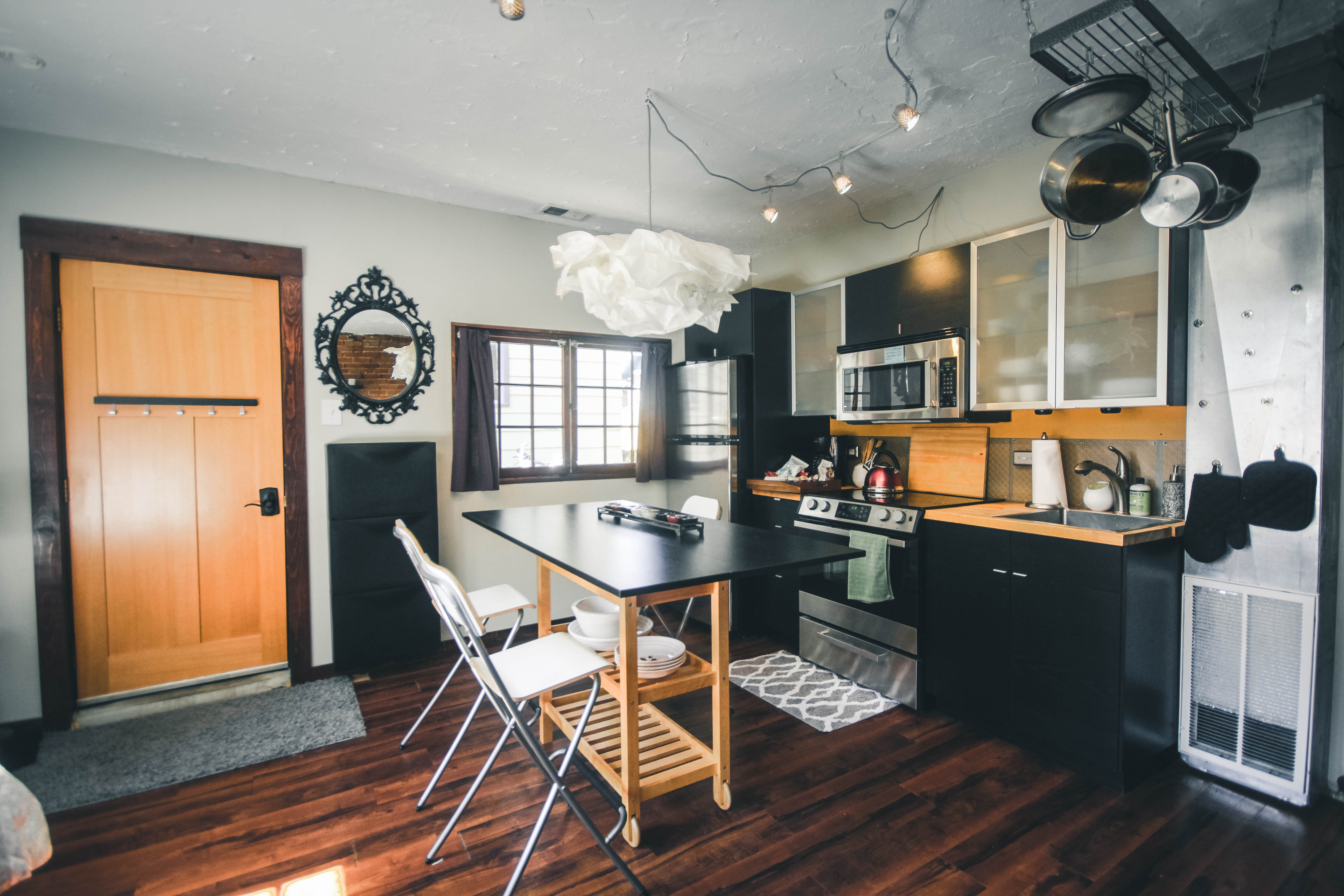 Modern Historic Denver Carriage House with Hot tub in North Park Hill, Denver