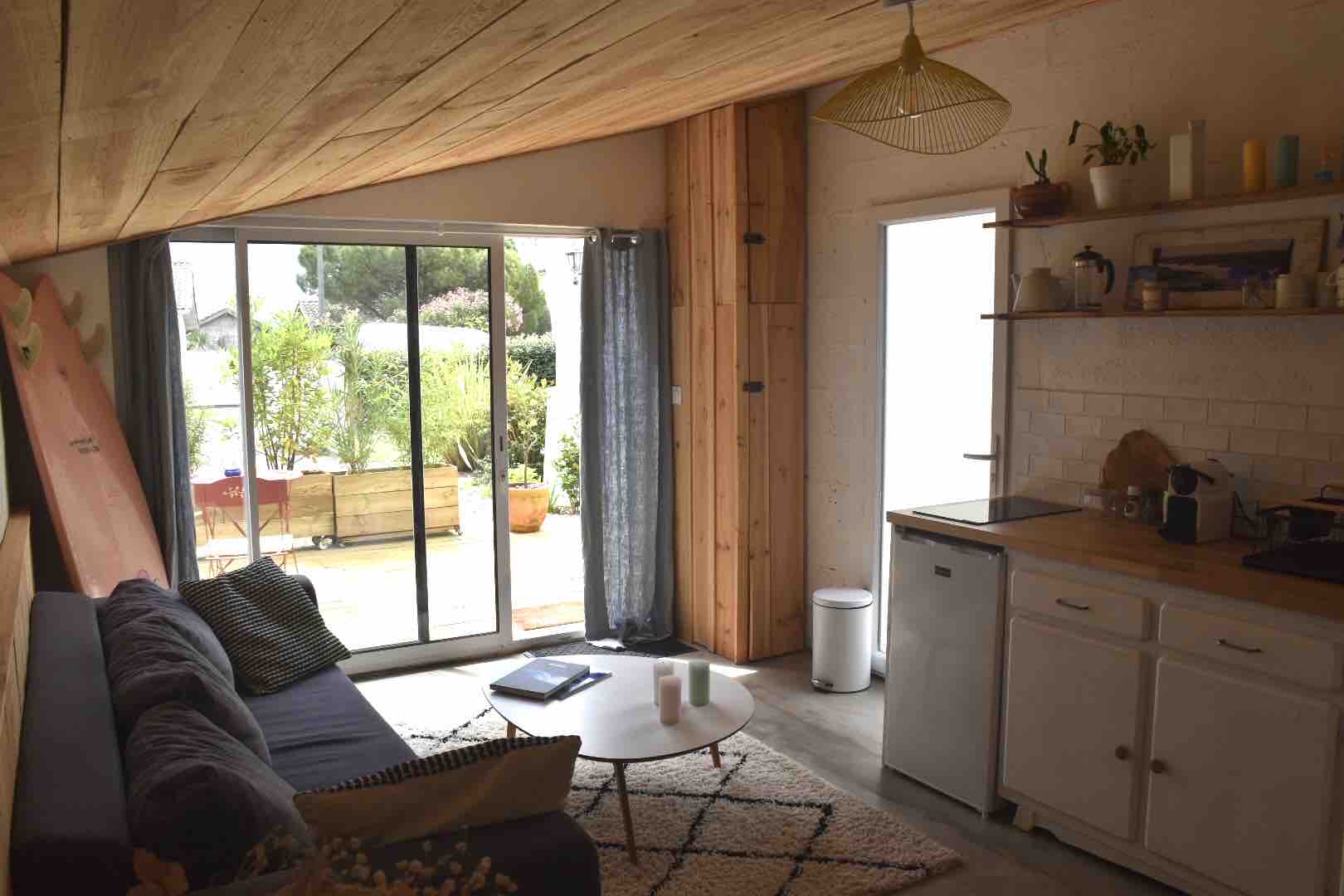 ~ The little house between ocean & squeeze ~