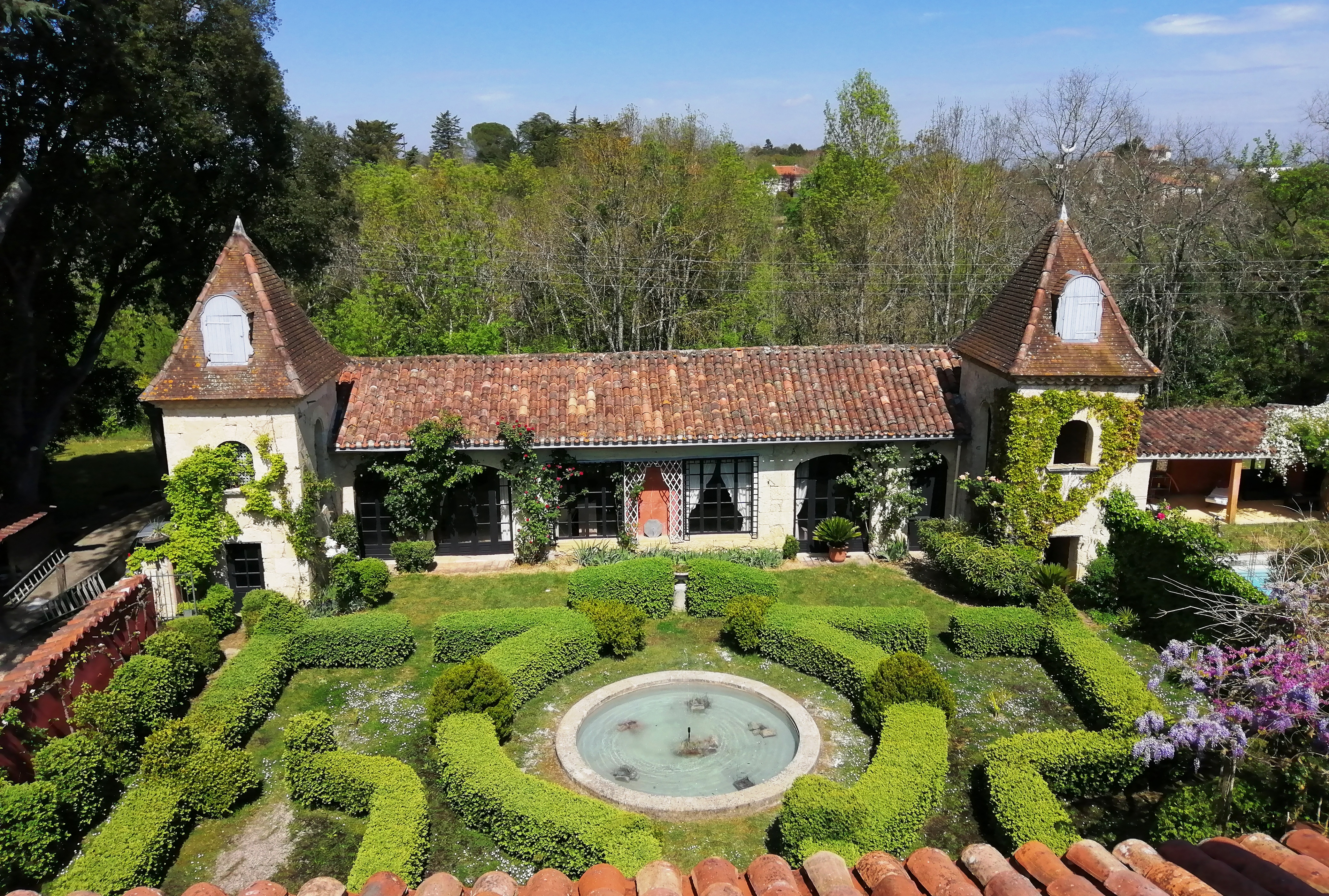 AUCH: Exceptional House: A corner of heaven