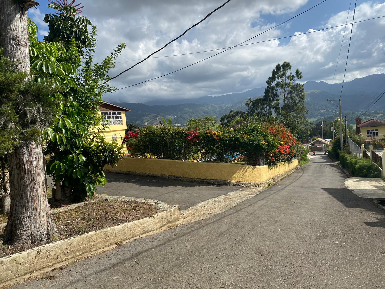 Cabaña Entre las Montañas. Cabins for Rent in Constanza, La Vega