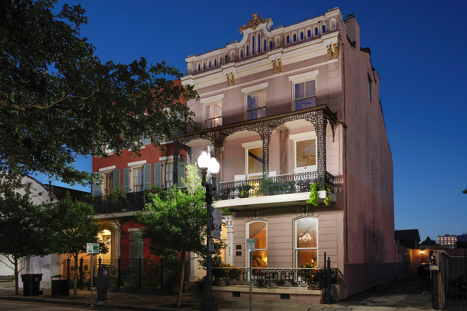 Arts District Gem - Les Carillons in Central Business District, New Orleans
