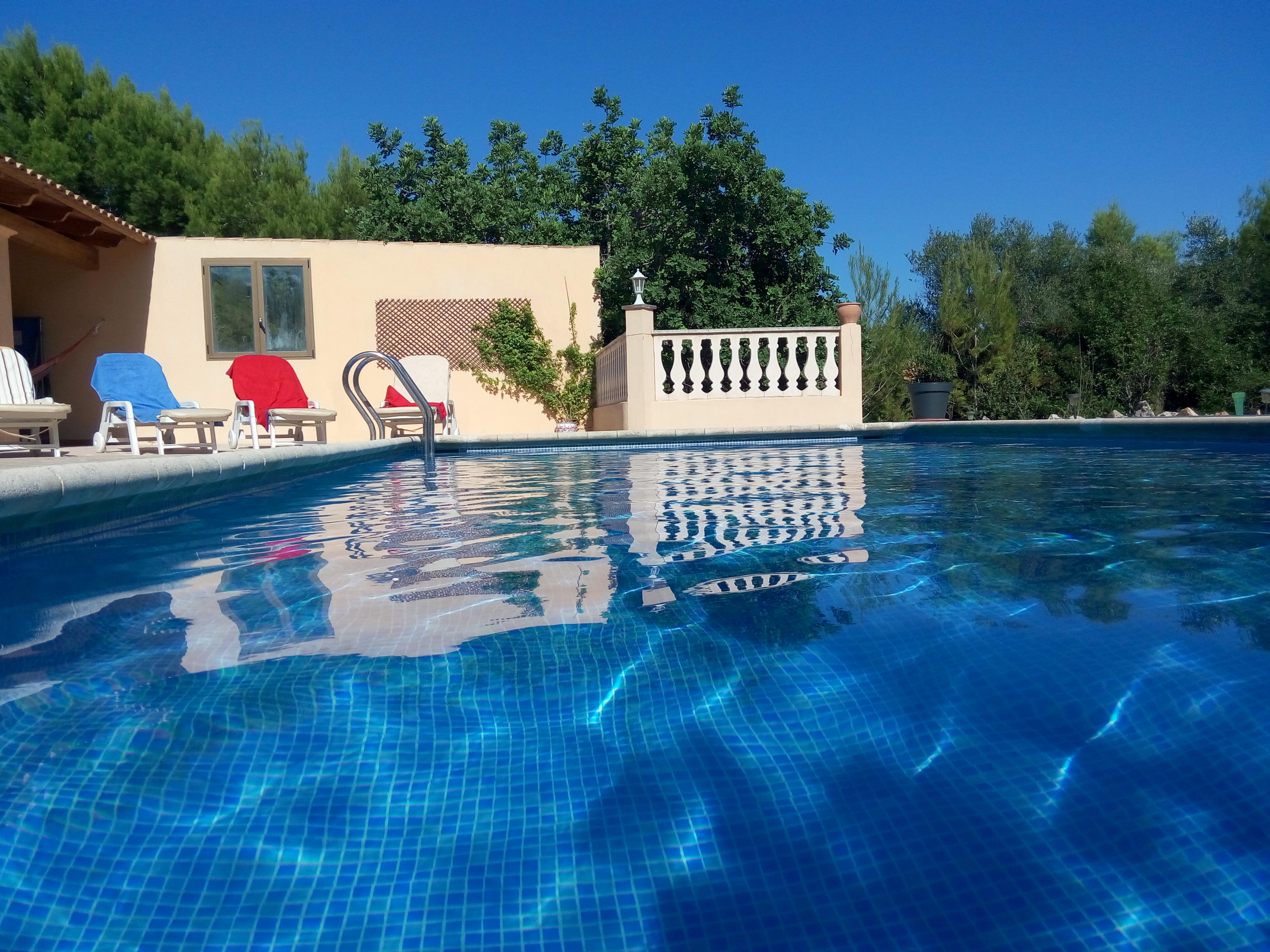 NICE HOUSE WITH POOL IN A PRIVATE PROPERTY.