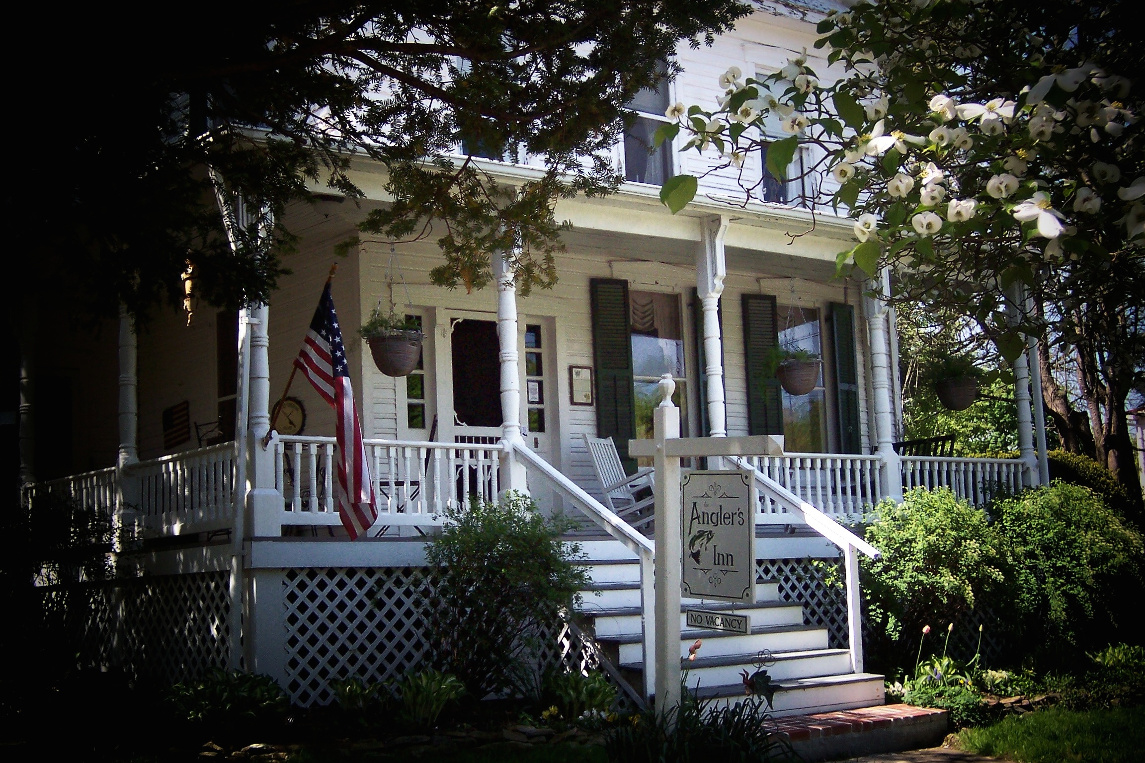 Victorian Charm a walk from Historic Downtown