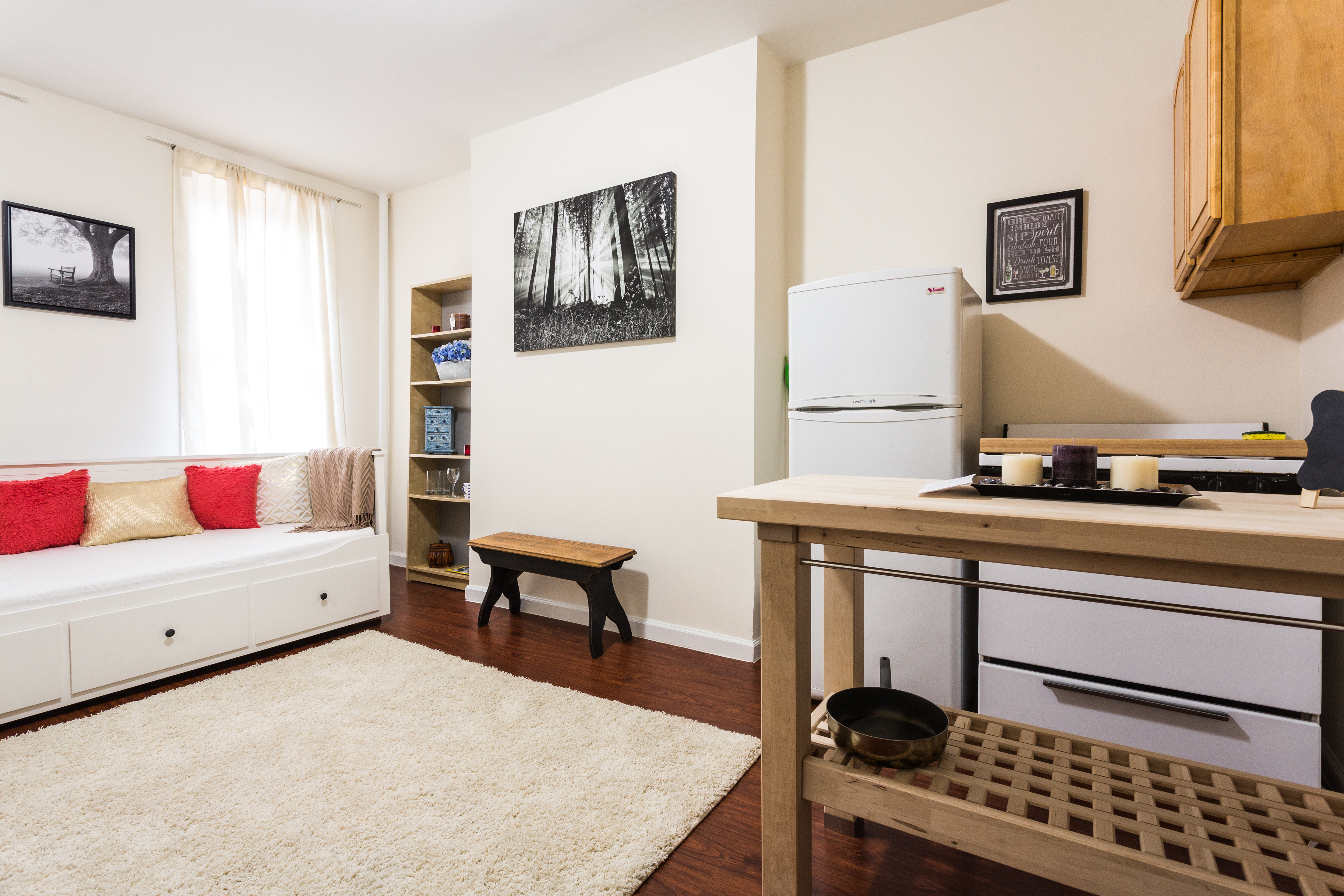 Quaint 1 Bedroom in Happenin' E.V
