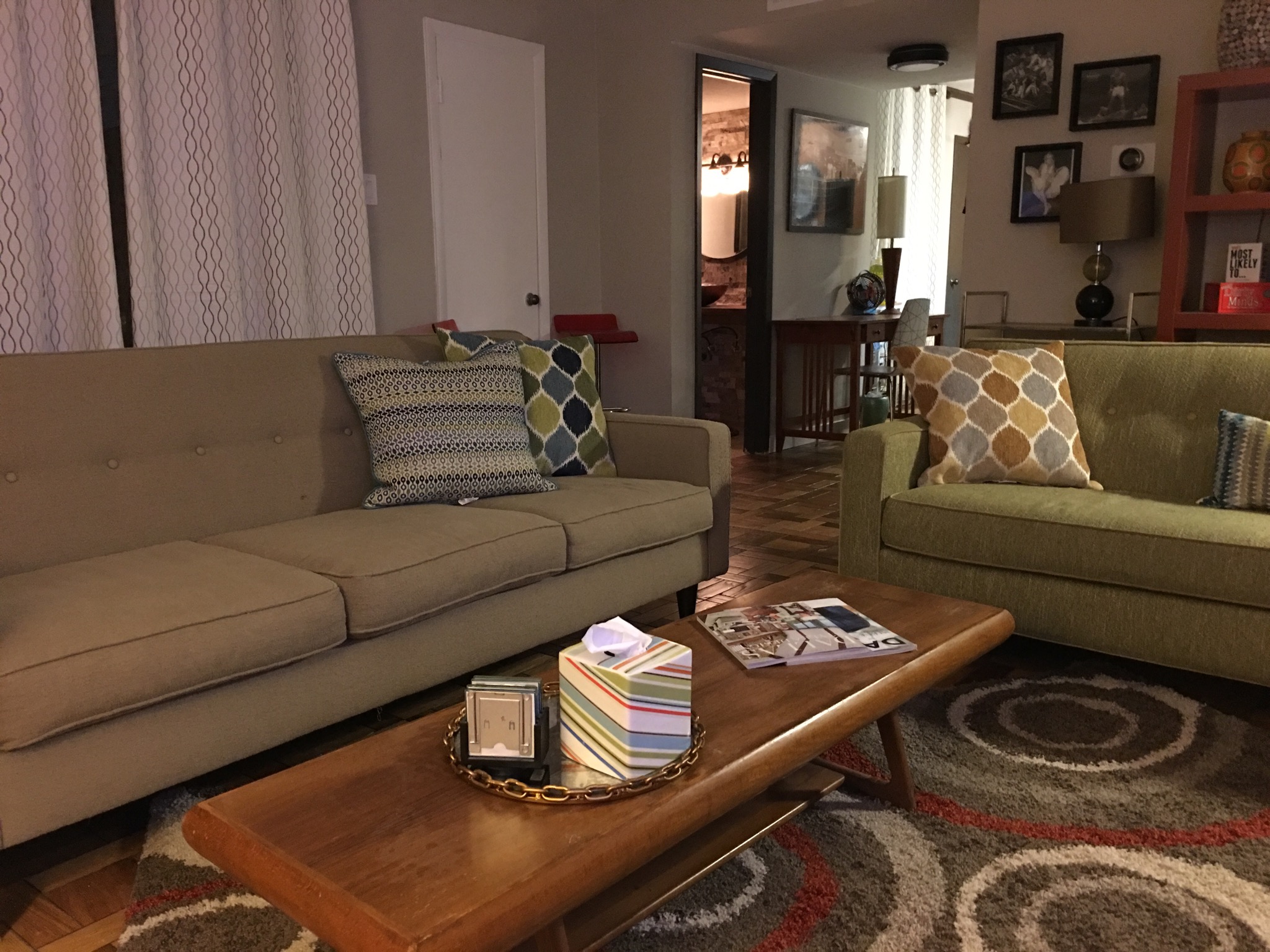 Spacious 2 bedroom. In the heart of Dallas (208) in District 2, Dallas